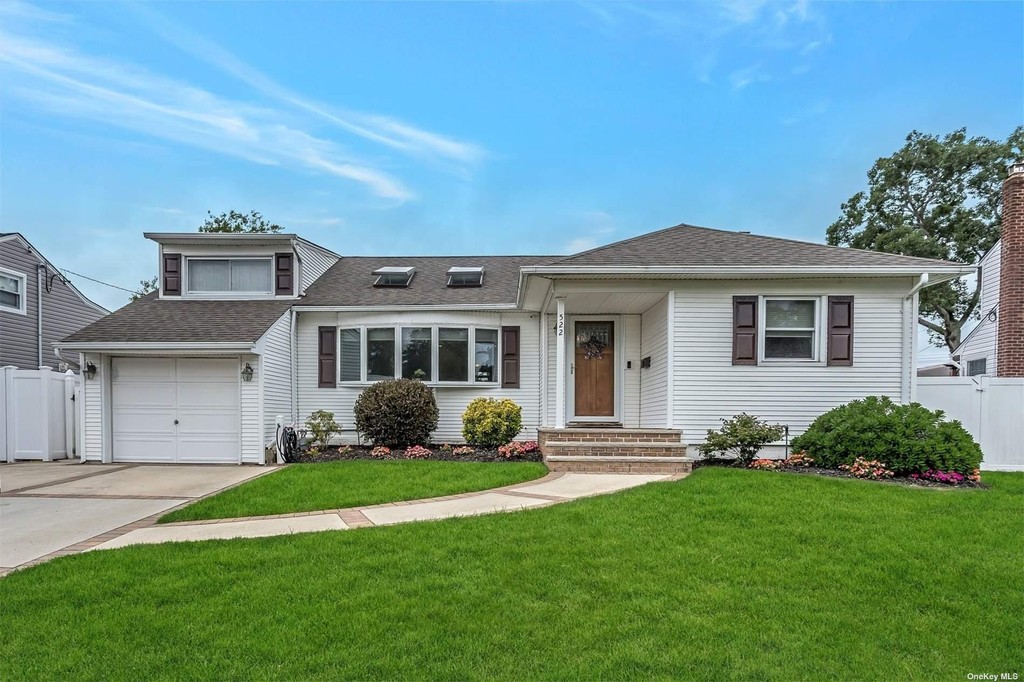 #1 photo, 522 Oak Street, 長島 Massapequa , NY 11758