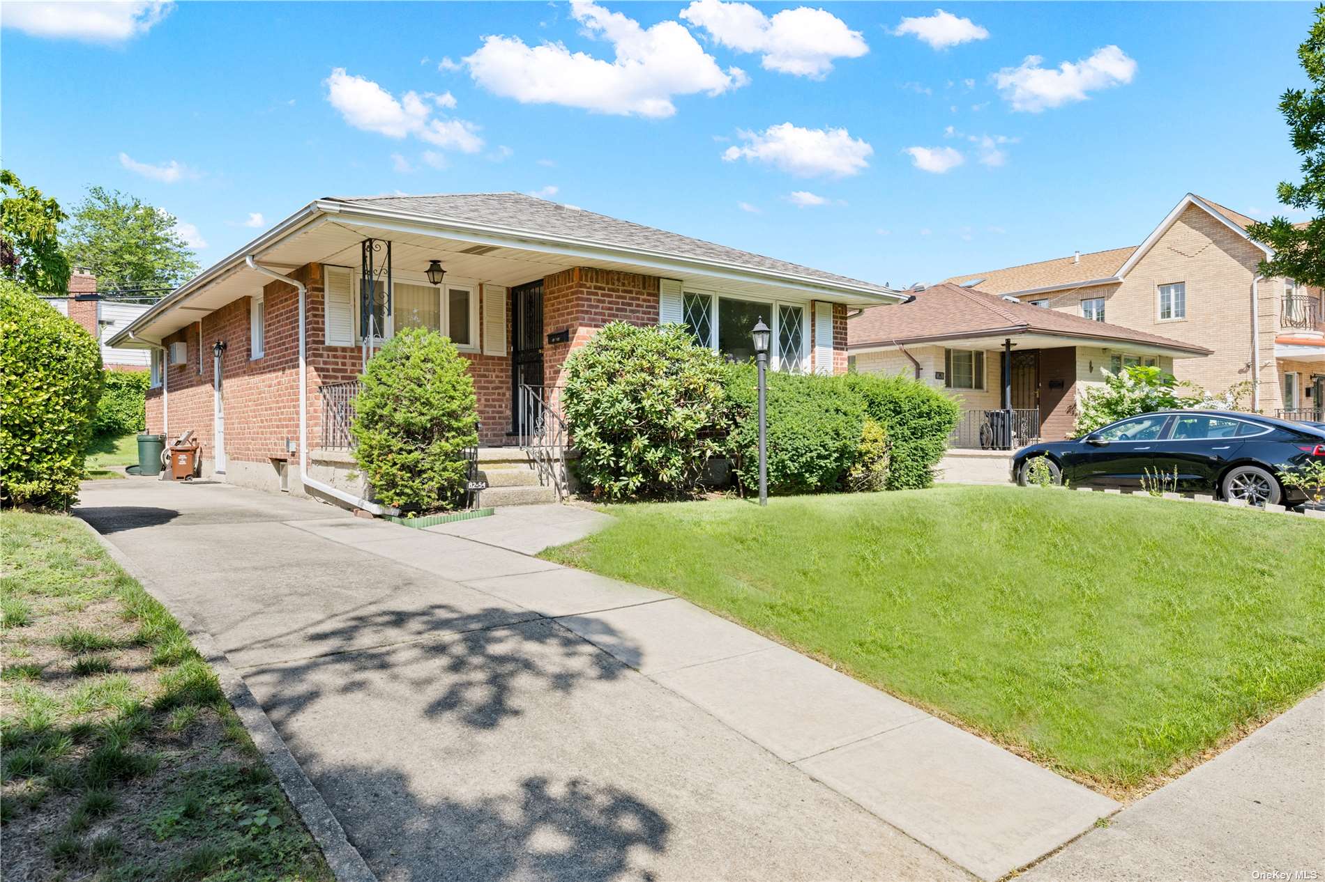 #1 photo, 82-54 252nd Street, كوينز Bellerose , NY 11426