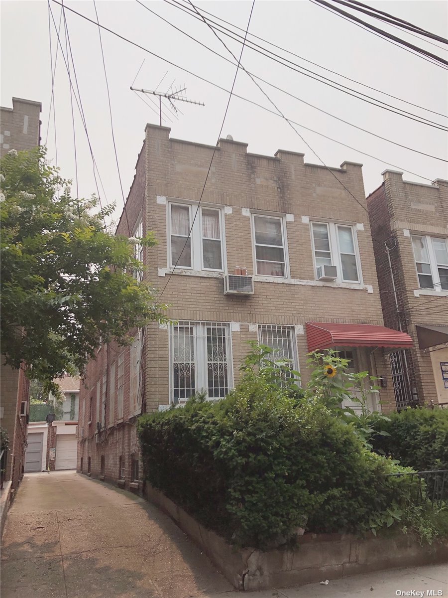 #1 photo, 82-10 Pettit Avenue, クイーンズ区 Elmhurst , NY 11373