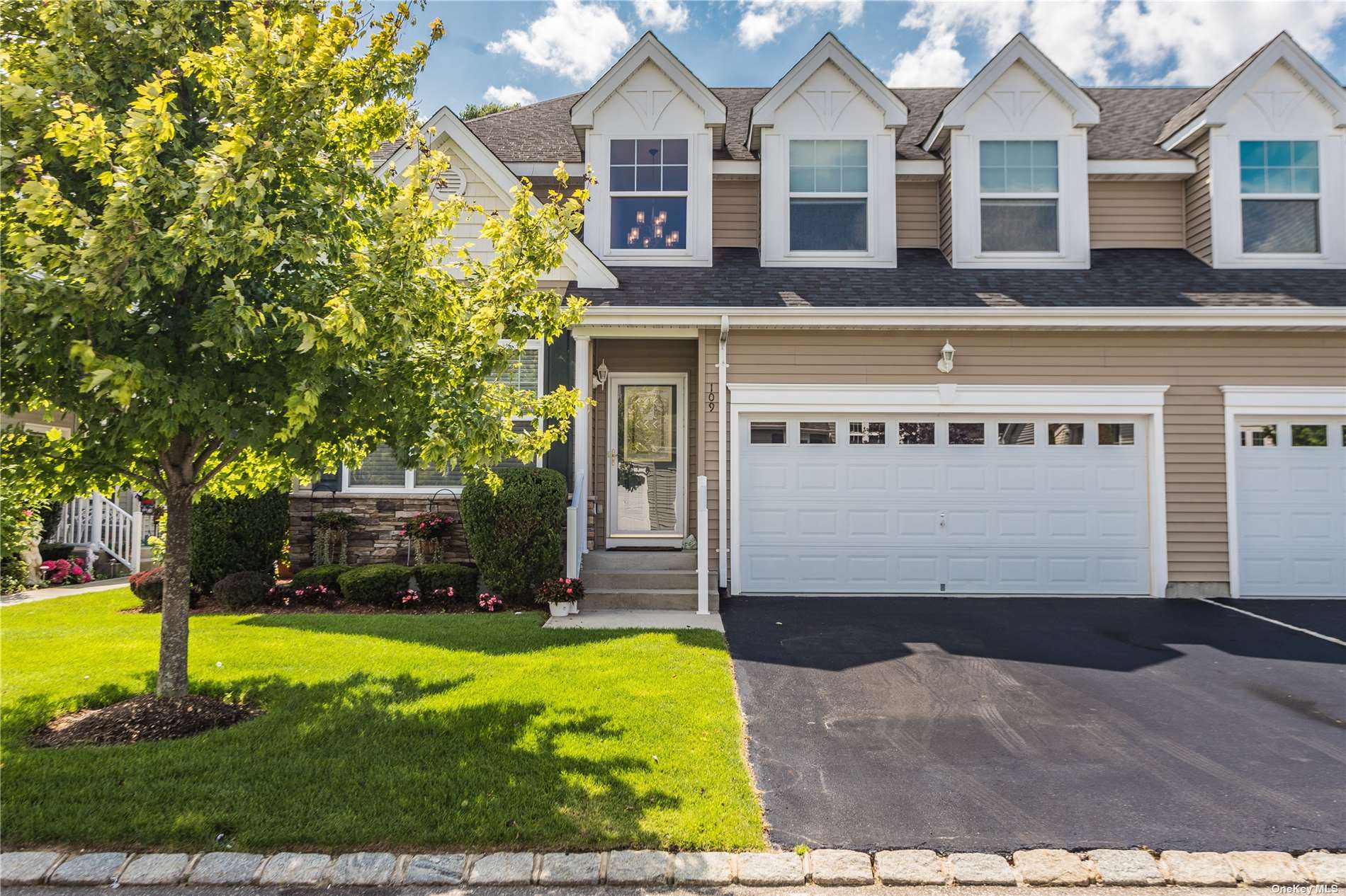 #1 photo, 109 Augusta Drive, サフォーク郡 Medford , NY 11763