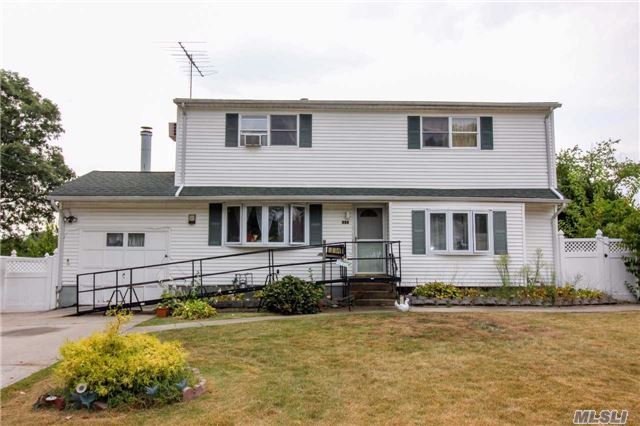 #1 photo, 228 Dovecote Lane, سوفولك Central Islip , NY 11722