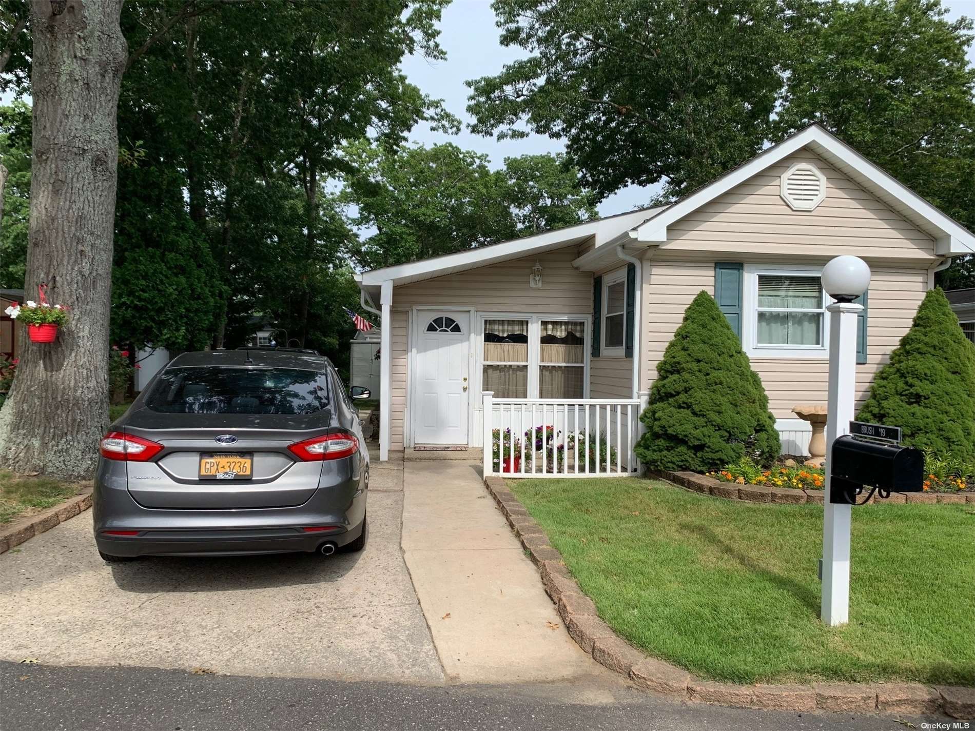 #1 photo, 1661-19 Old Country Road, Riverhead , NY 11901