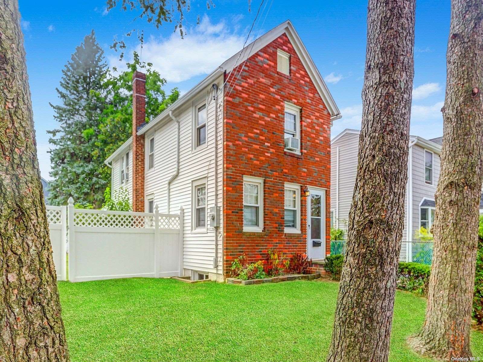 #1 photo, 4 Winthrop Street, ناسو Lynbrook , NY 11563
