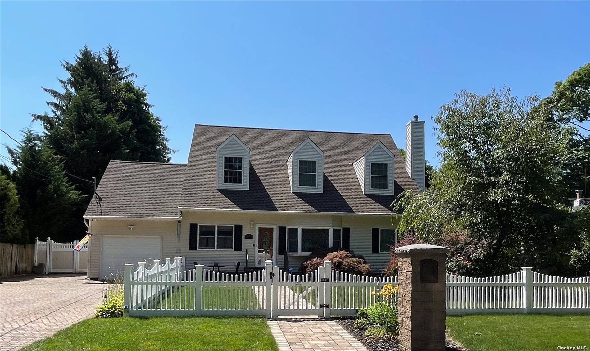 #1 photo, 176 Valley Stream Street, מחוז סאפוק Islip Terrace , NY 11752