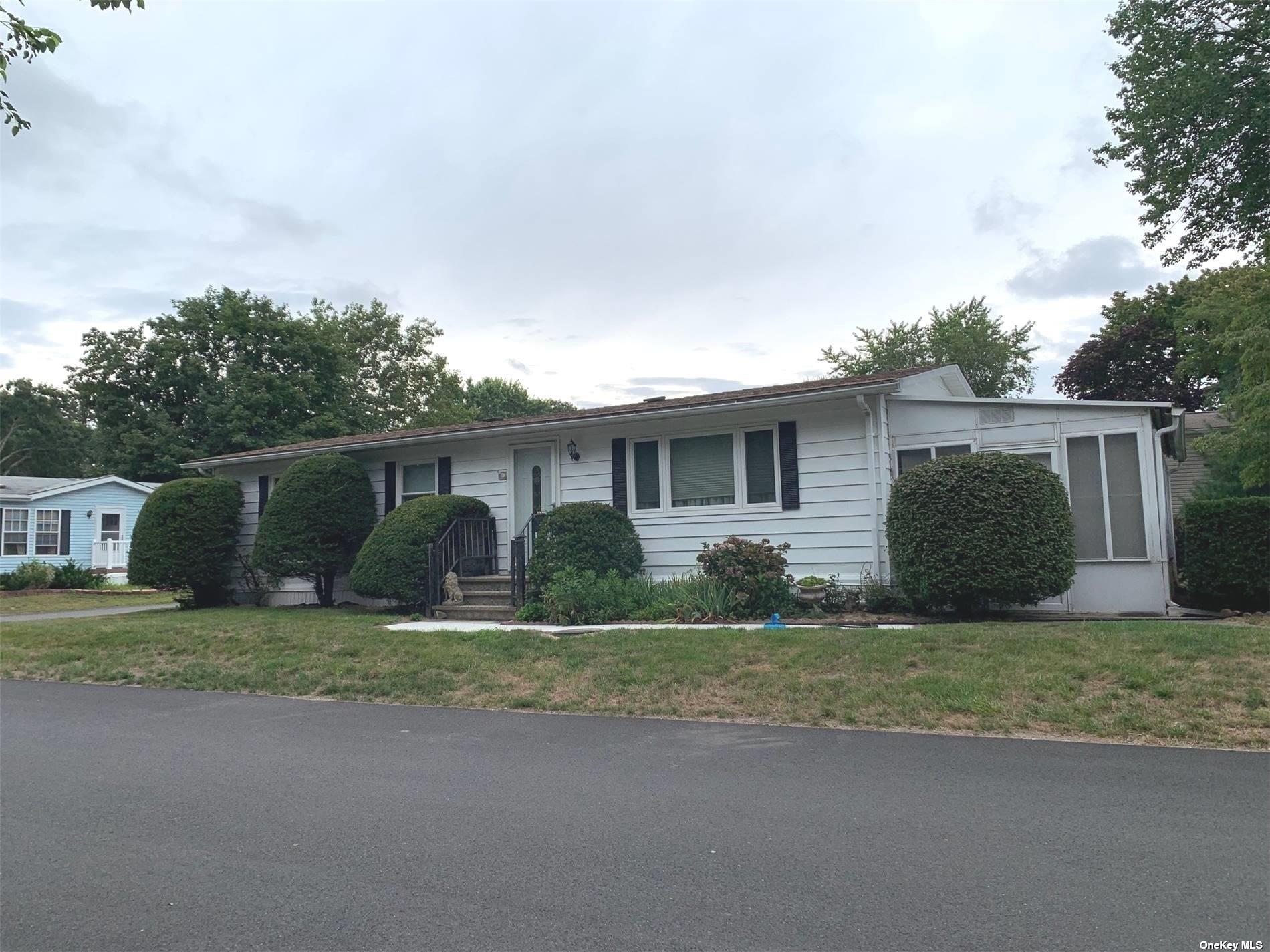 #1 photo, 1661-302 Old Country Road, Riverhead , NY 11901