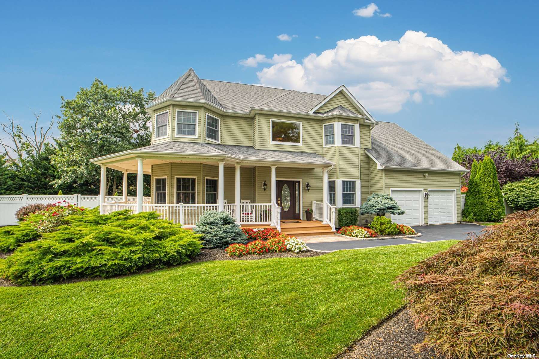 #1 photo, 17 Gibbons Court, Sayville , NY 11782