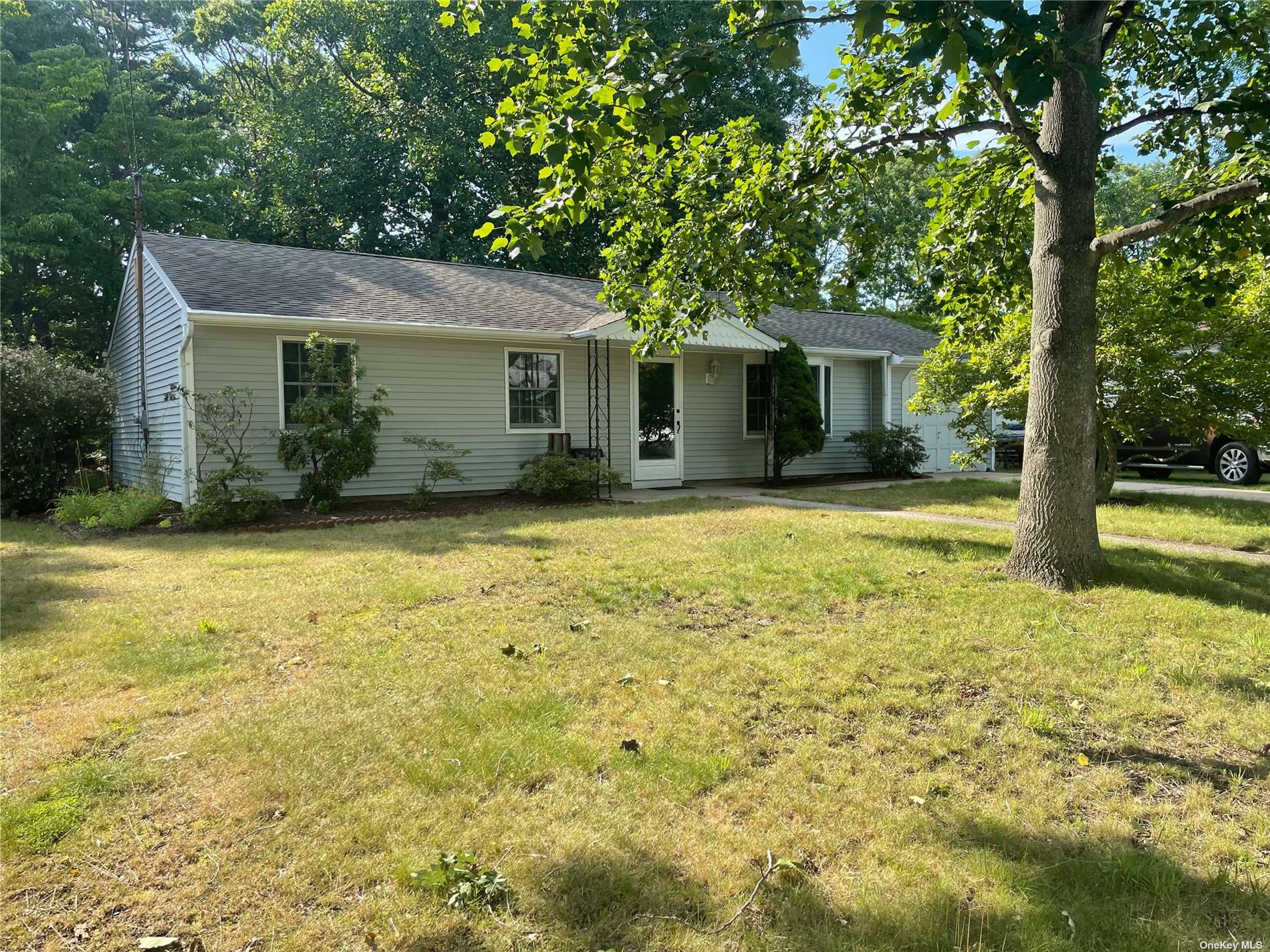 #1 photo, 370 Randall Road, Ridge , NY 11961