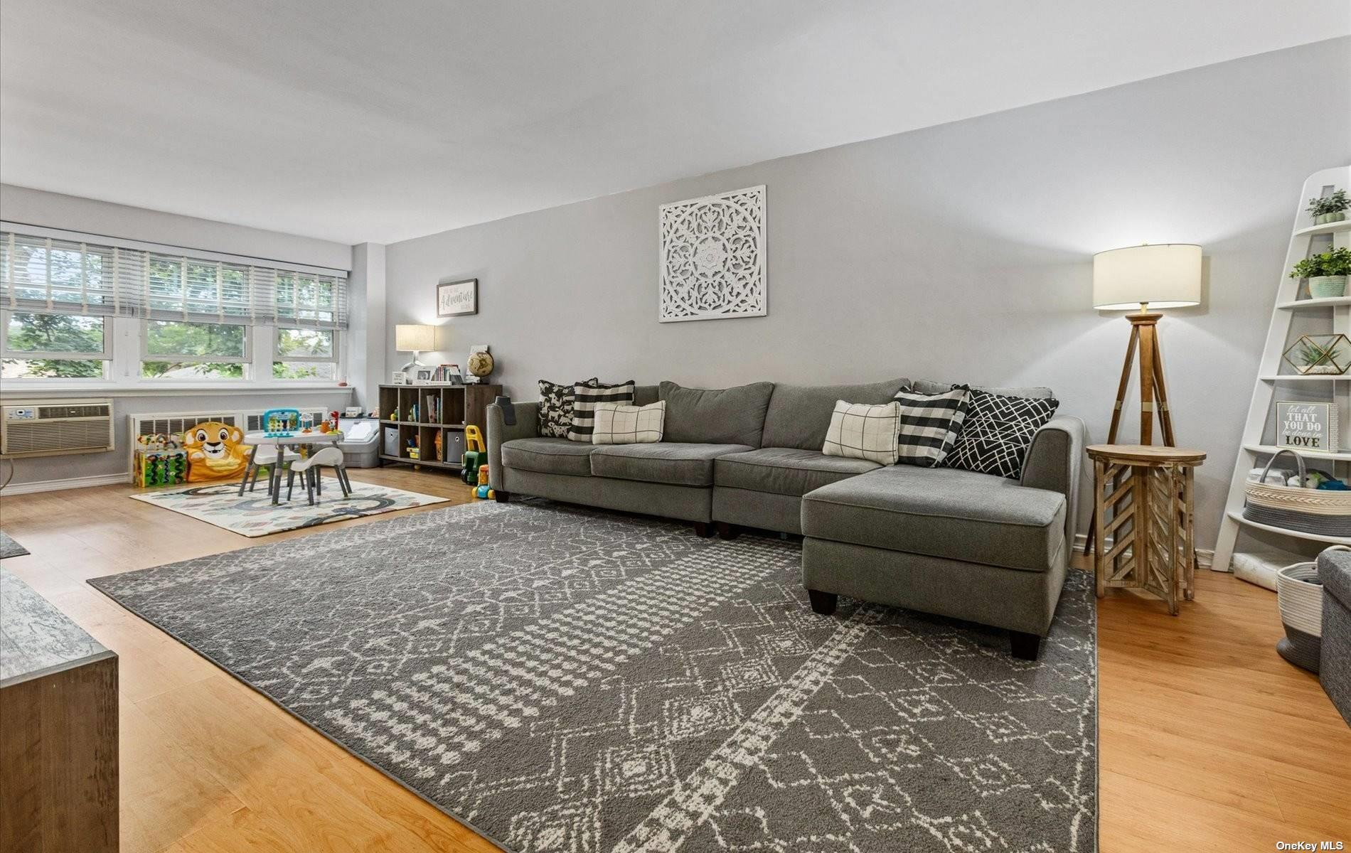 #1 photo, 30 Pearsall Avenue, ナッソー郡 Glen Cove , NY 11542