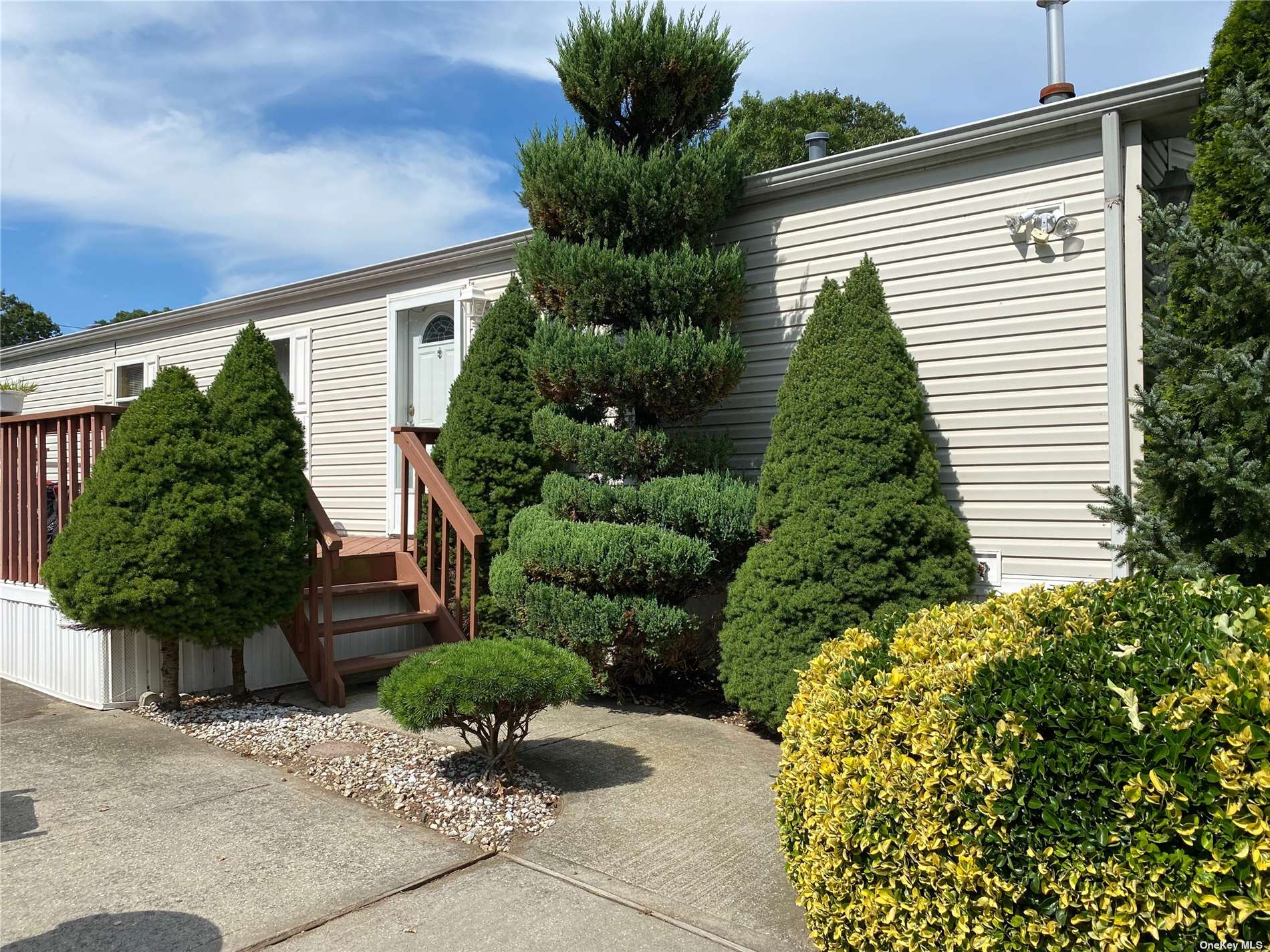 #1 photo, 1661-209 Old Country Road, Riverhead , NY 11901