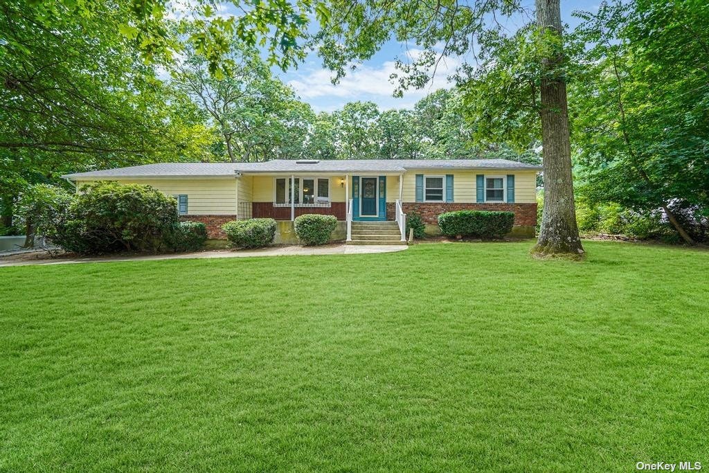 #1 photo, 4 Fox Hunt Lane, Setauket , NY 11733