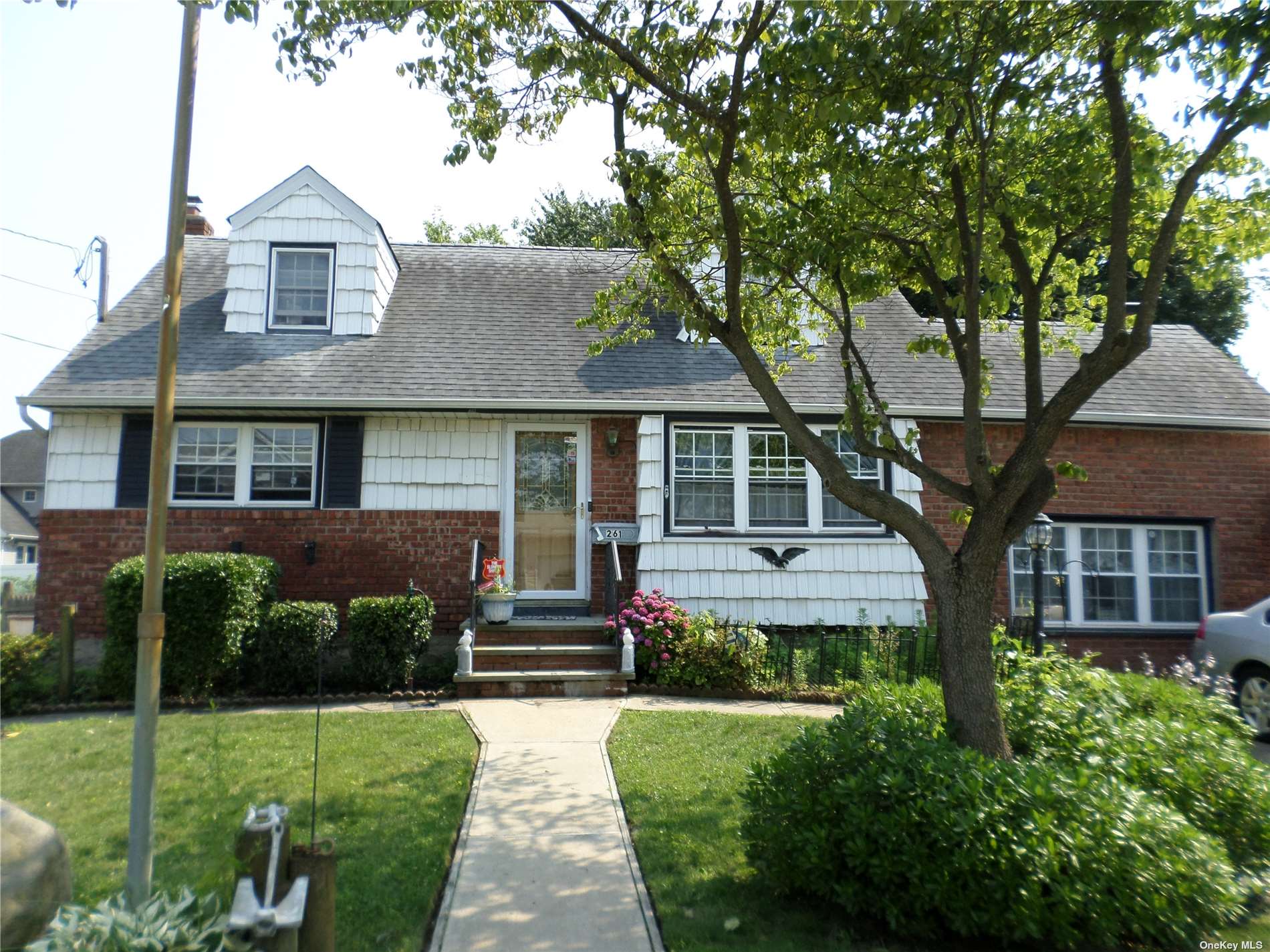 #1 photo, 261 31st Street, Lindenhurst , NY 11757