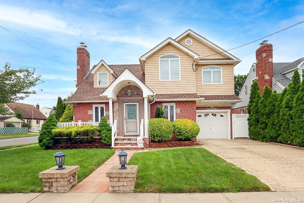 #1 photo, 703 Terrace Blvd, नासाउ काउंटी New Hyde Park , NY 11040