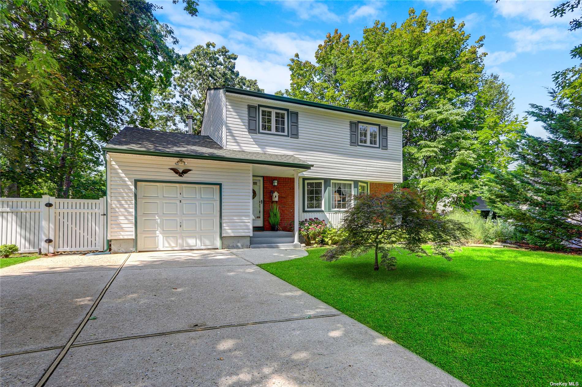 #1 photo, 1 Talbot Lane, Smithtown , NY 11787