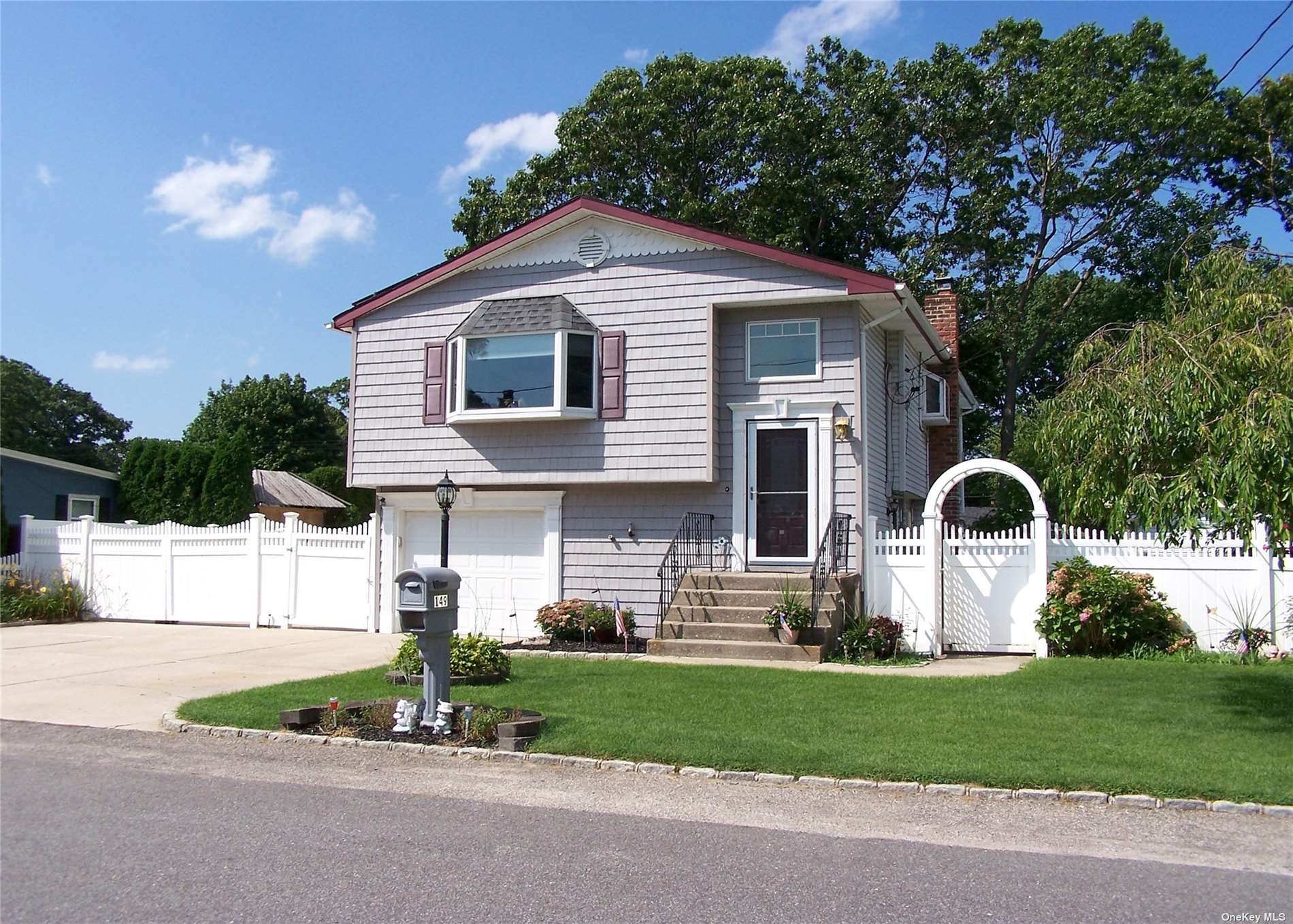 #1 photo, 149 Dougherty Avenue, Holbrook , NY 11741