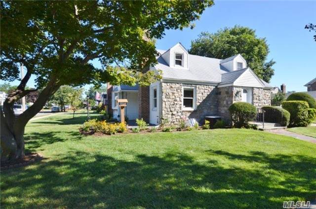 #1 photo, 60 Mayflower Avenue, ナッソー郡 Williston Park , NY 11596