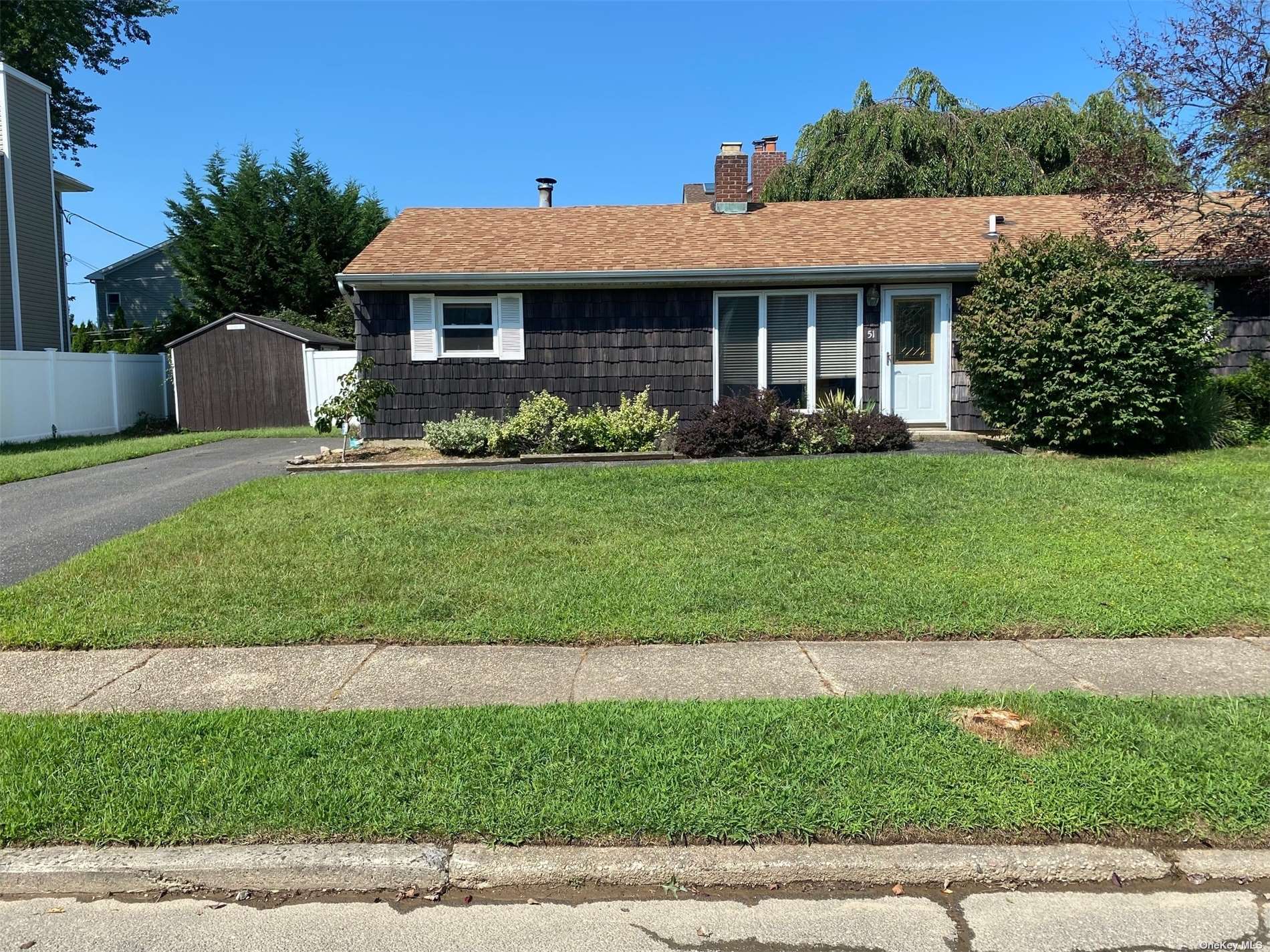 #1 photo, 51 Southwood Circle, ナッソー郡 Syosset , NY 11791