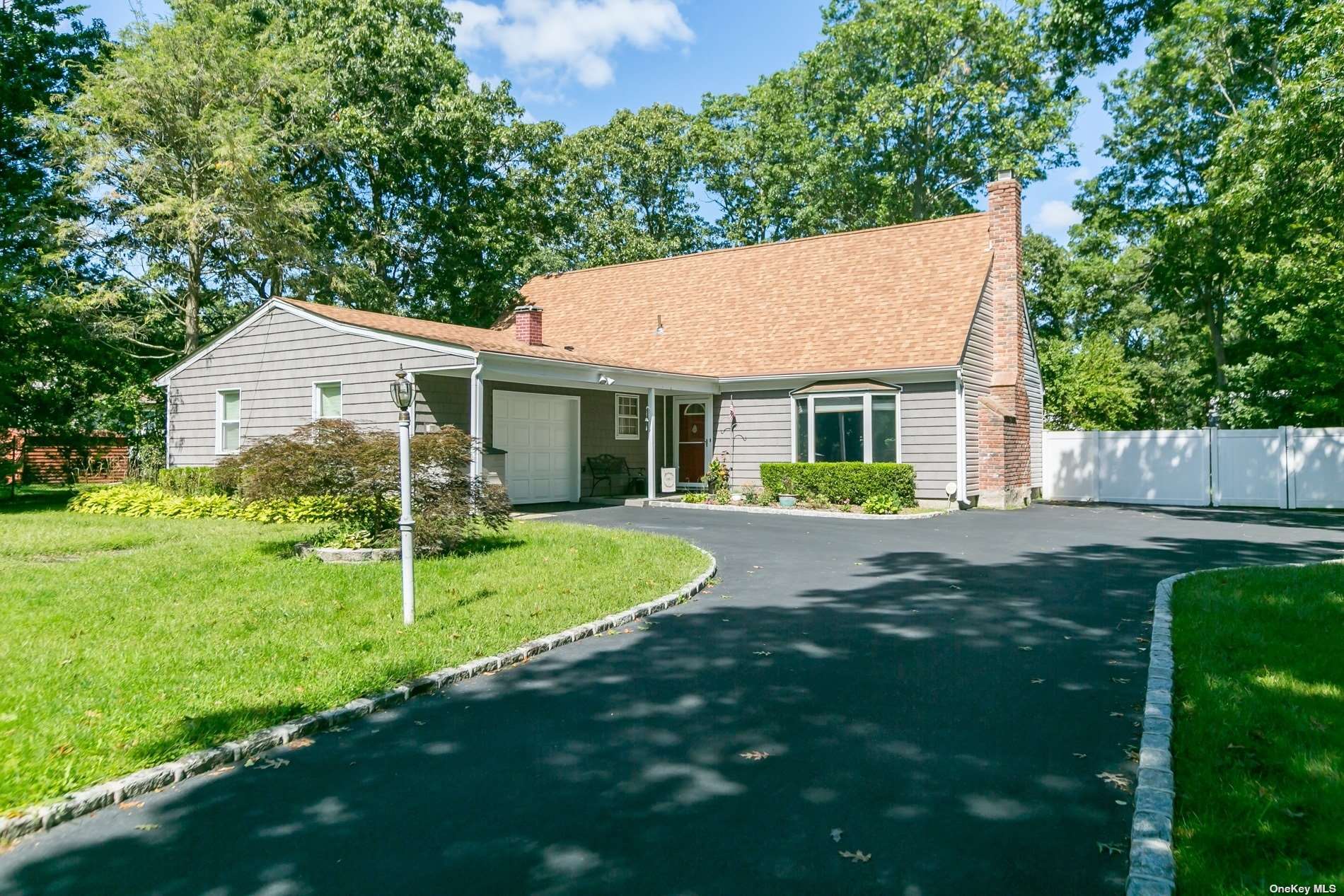 #1 photo, 52 Bayonne Avenue, Саффолк ‖ Central Islip , NY 11722