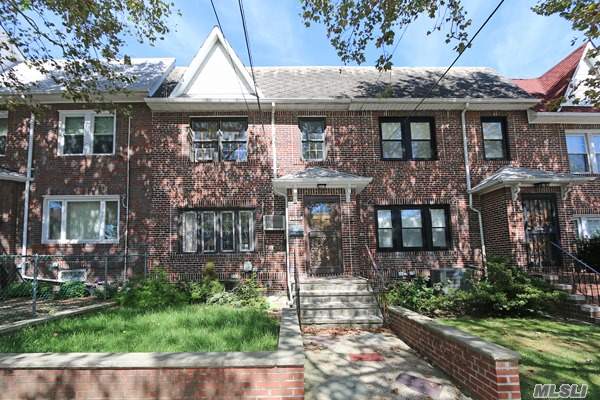 #1 photo, 83-31 63rd Avenue, קווינס Middle Village , NY 11379