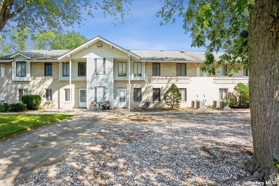 #1 photo, 21 Cheyenne Court, 롱 아일랜드 Coram , NY 11727