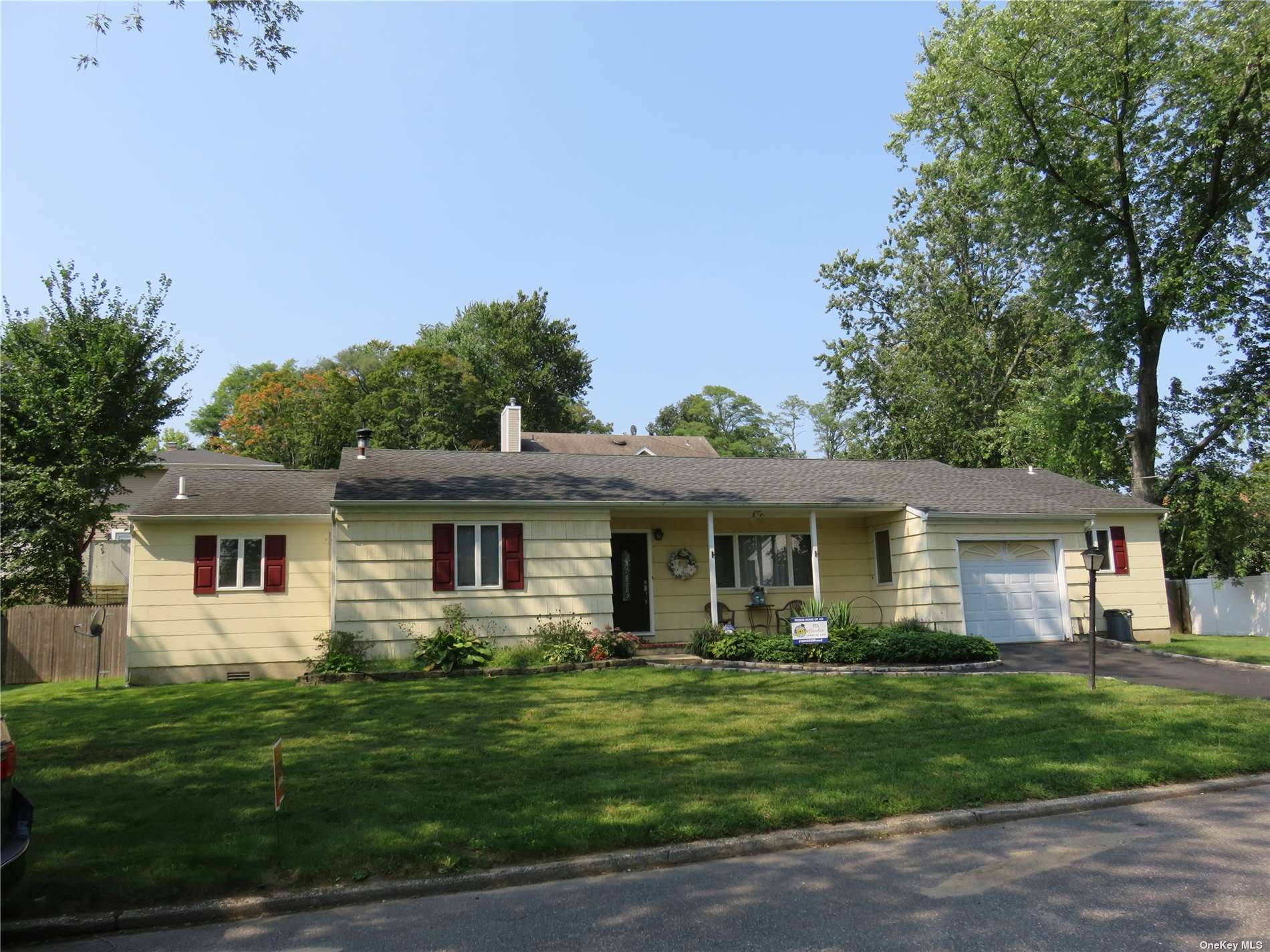 #1 photo, 17 Cather Avenue, サフォーク郡 Dix Hills , NY 11746