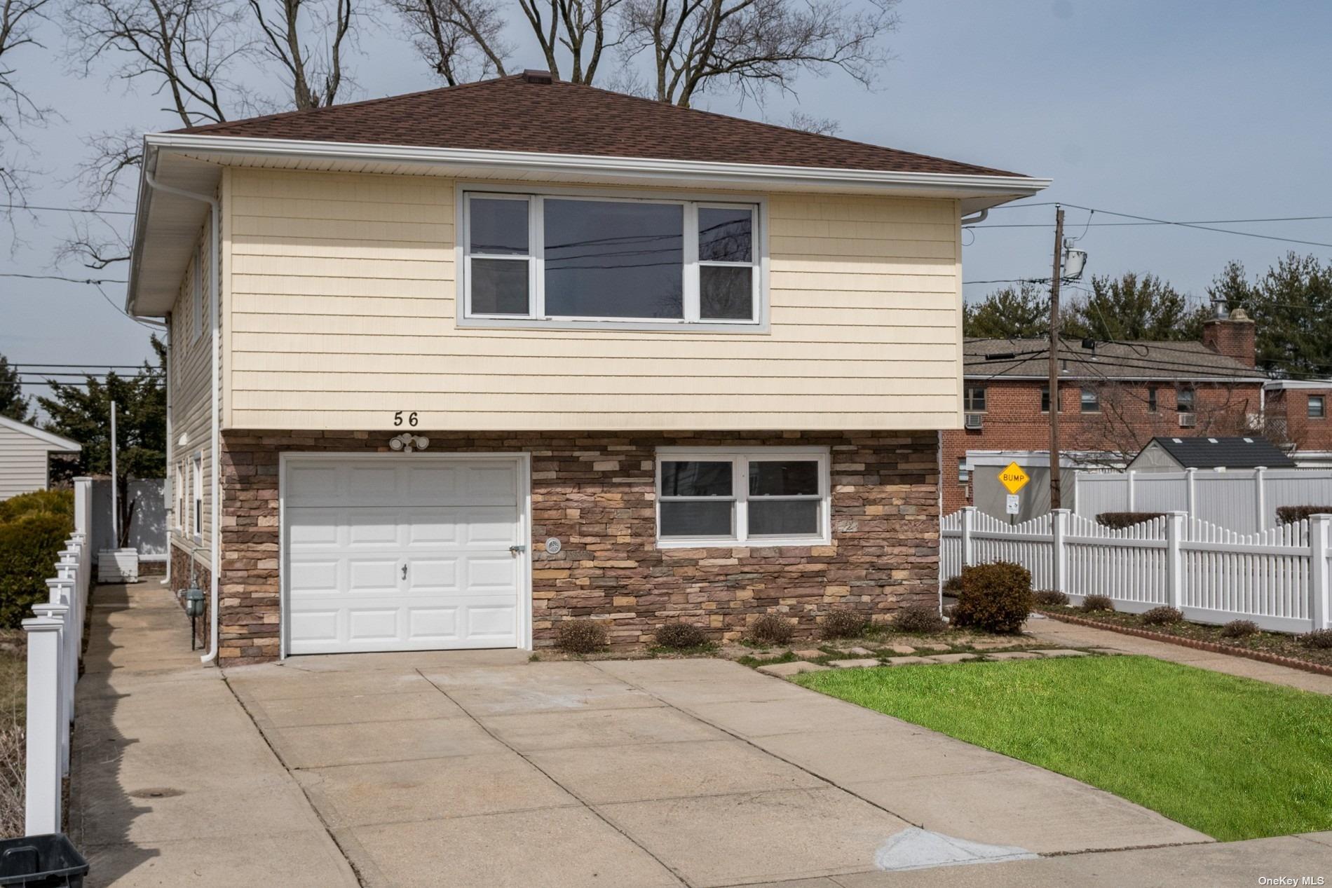 #1 photo, 56 Princess Street, हिक्सविले Hicksville , NY 11801