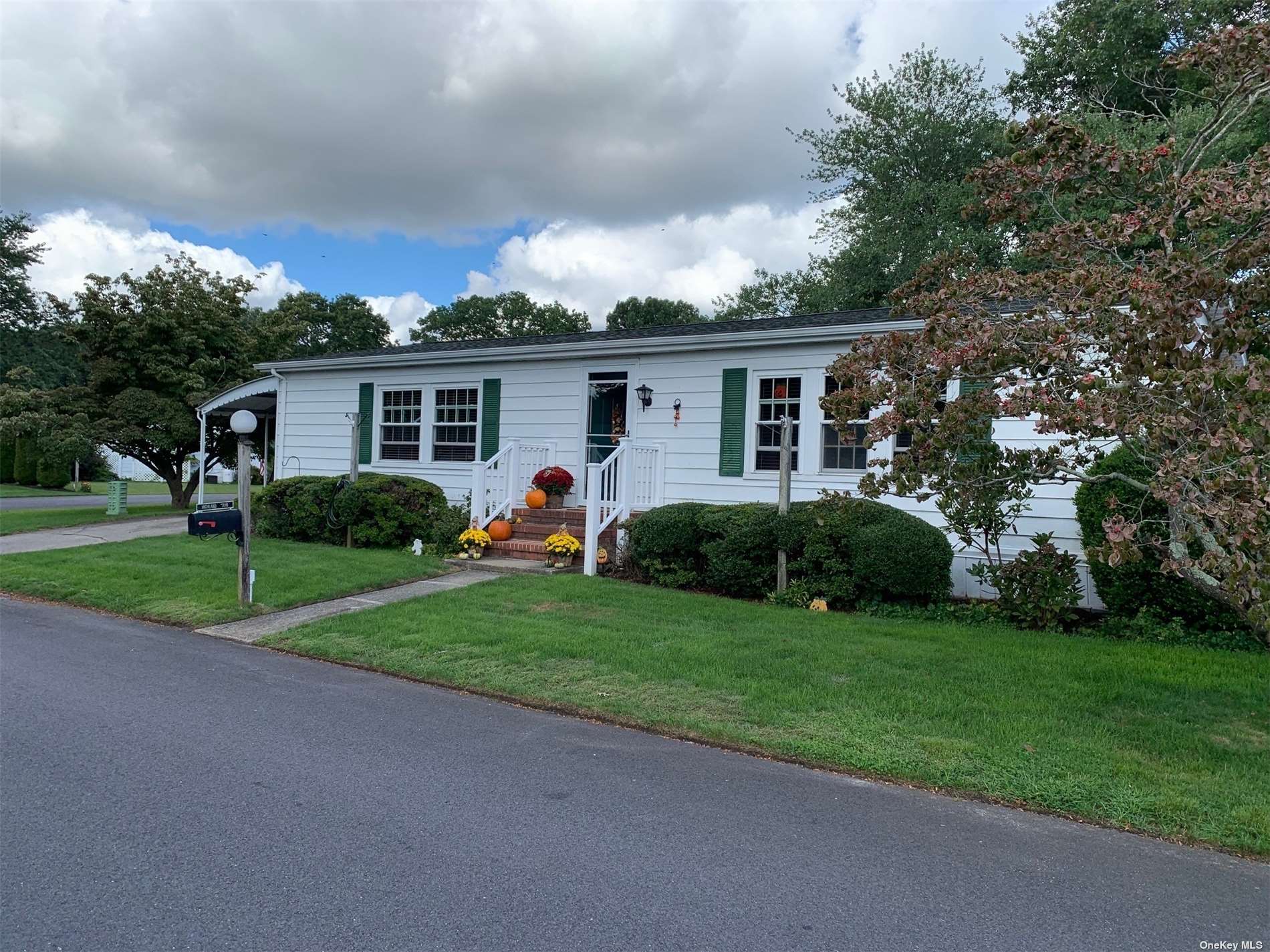 #1 photo, 1661 Old Country Road, Riverhead , NY 11901