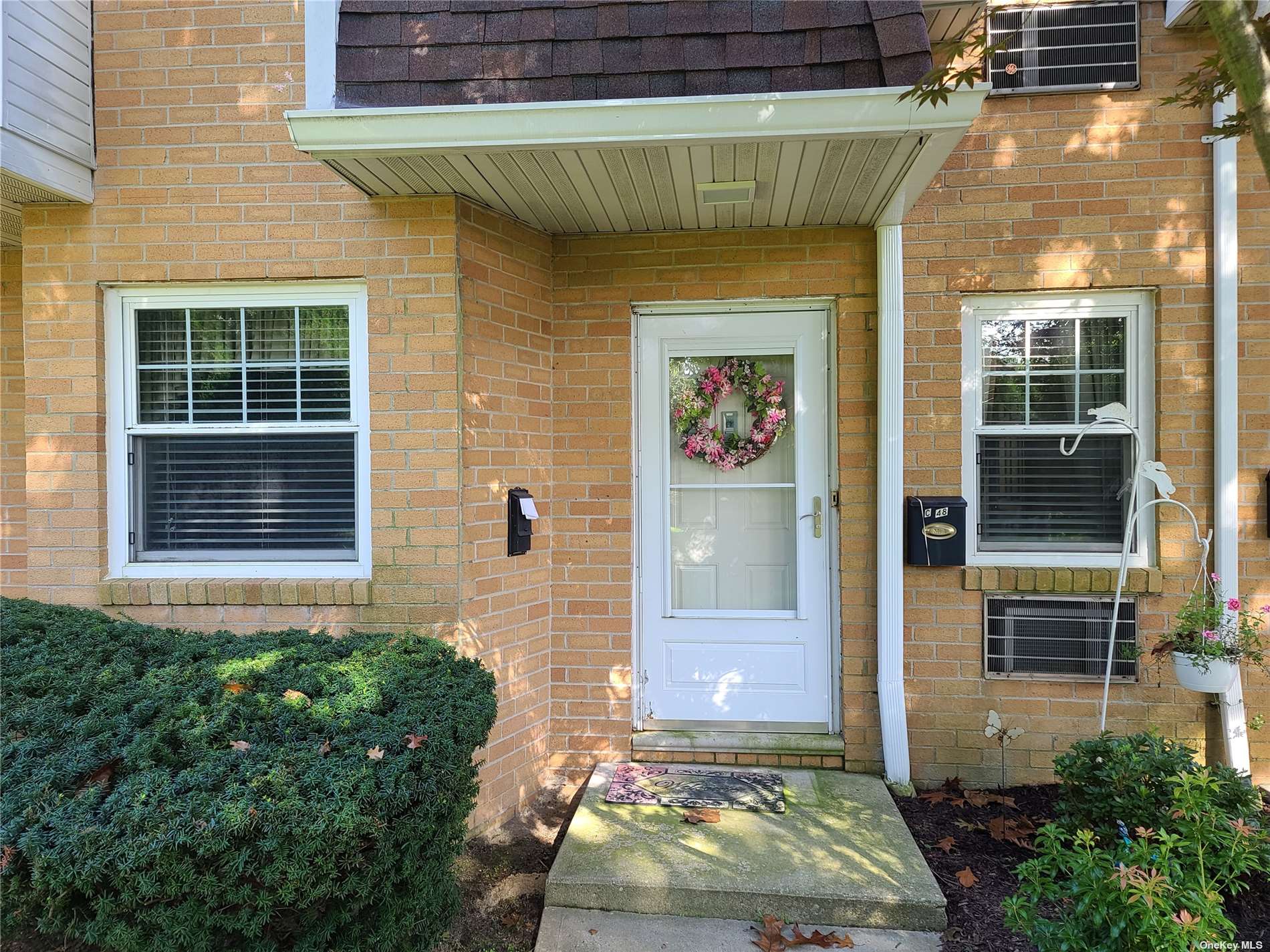 #1 photo, 10 Glen Hollow Drive, 東長島 Holtsville , NY 11742
