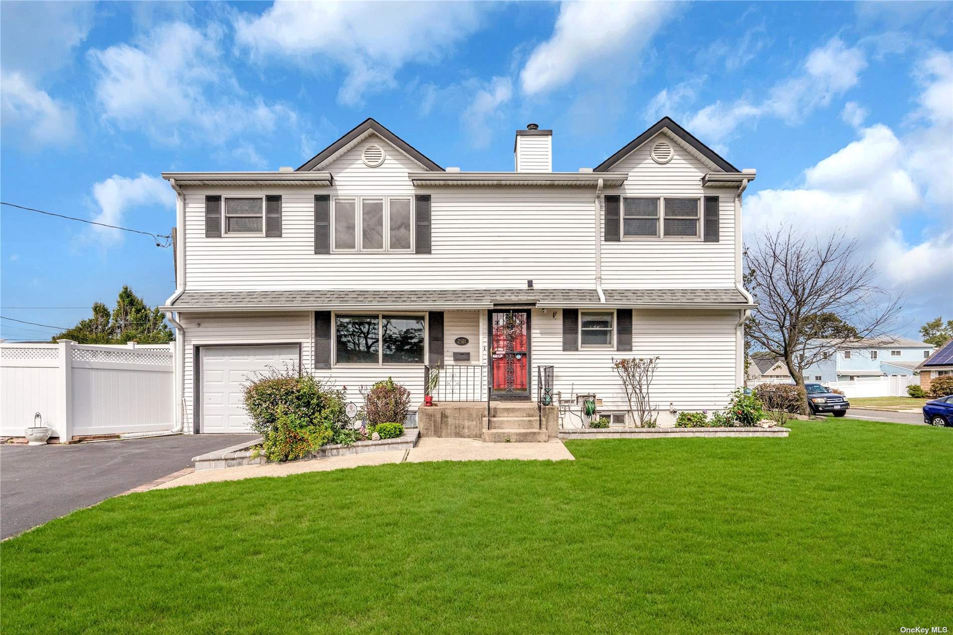 #1 photo, 2181 Stewart Avenue, 長島 Westbury , NY 11590