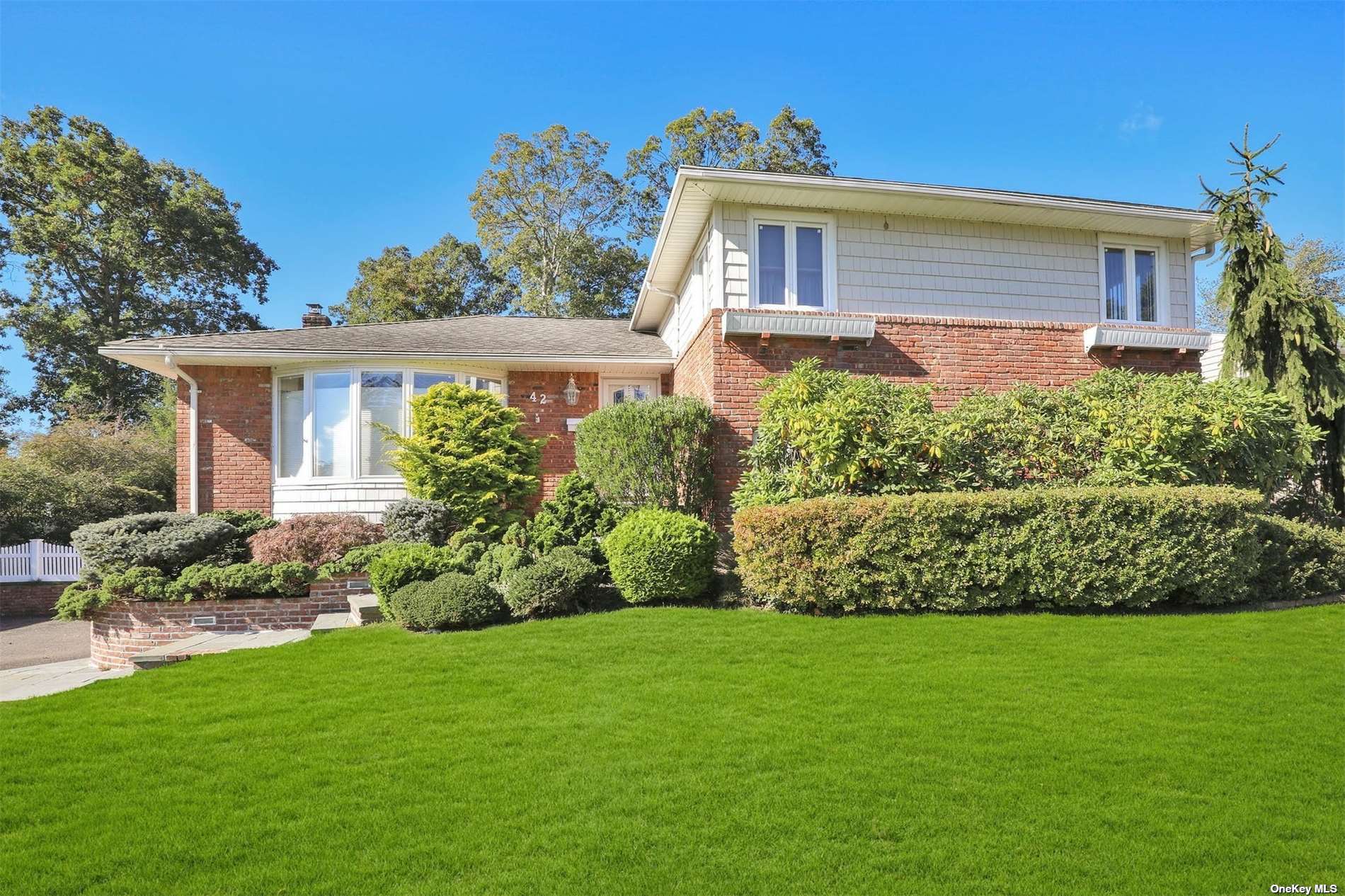 #1 photo, 42 Roosevelt Drive, East Norwich , NY 11732