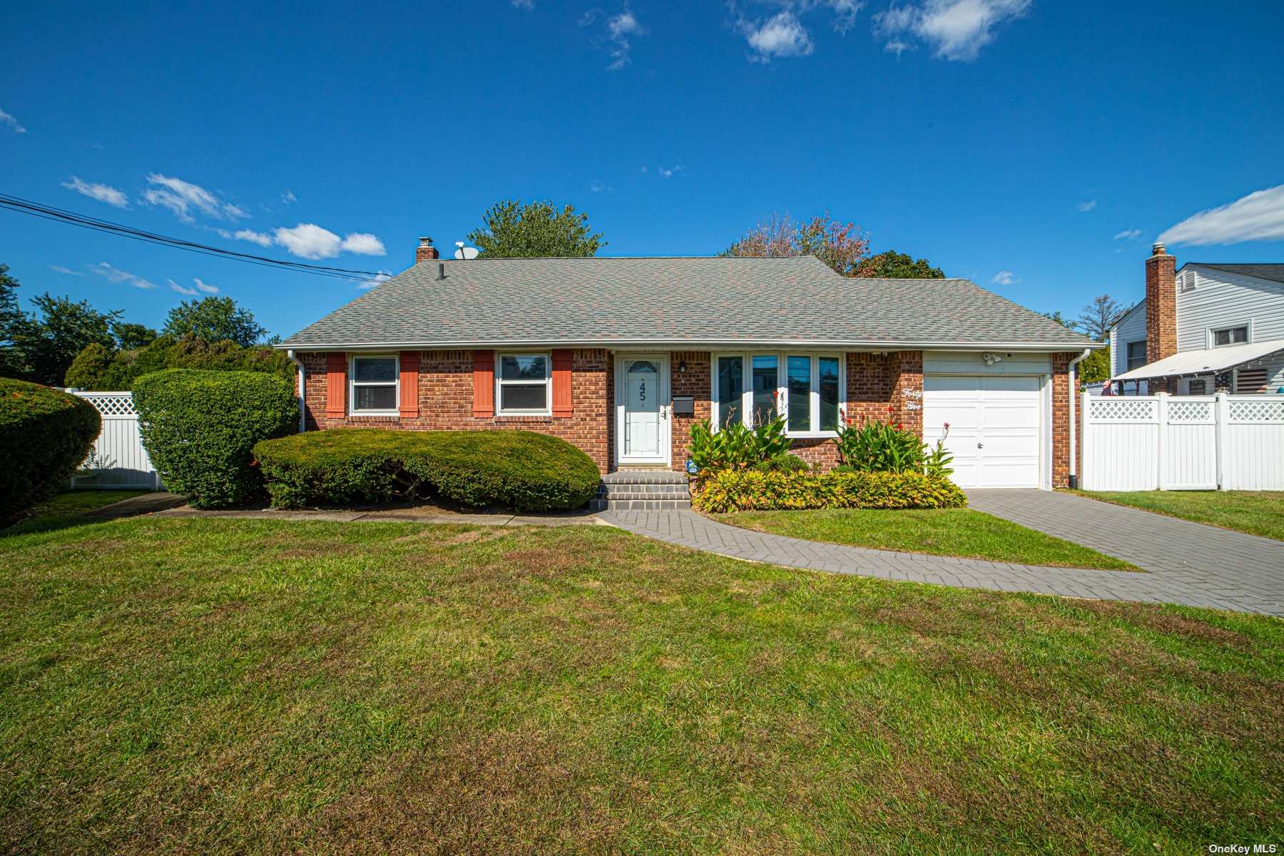 #1 photo, 45 Sylvia Drive, Саффолк ‖ West Islip , NY 11795