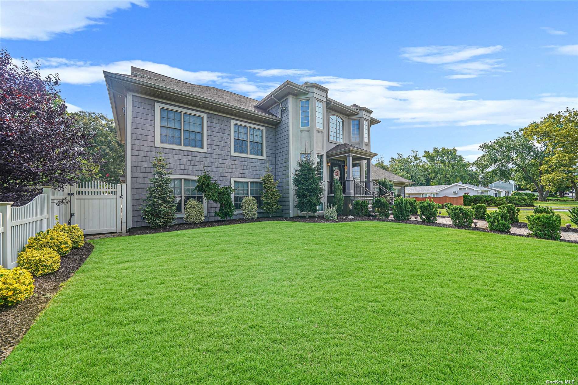 #1 photo, 51 Beatrice Avenue, 东长岛 西艾斯利普 West Islip , NY 11795