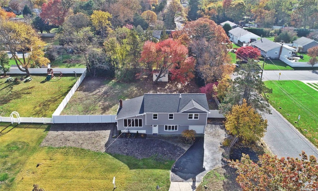 #1 photo, 28 Cloverdale Drive, Oakdale , NY 11769