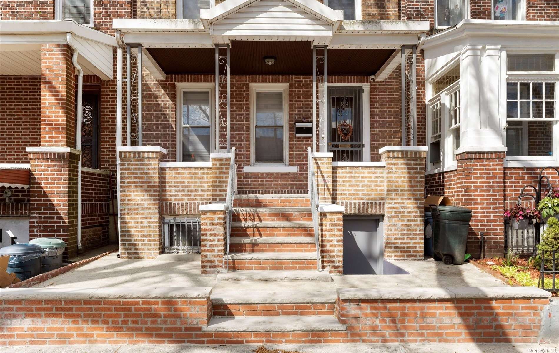 #1 photo, 71-52 68th Street, Куинс ‖ Glendale , NY 11385