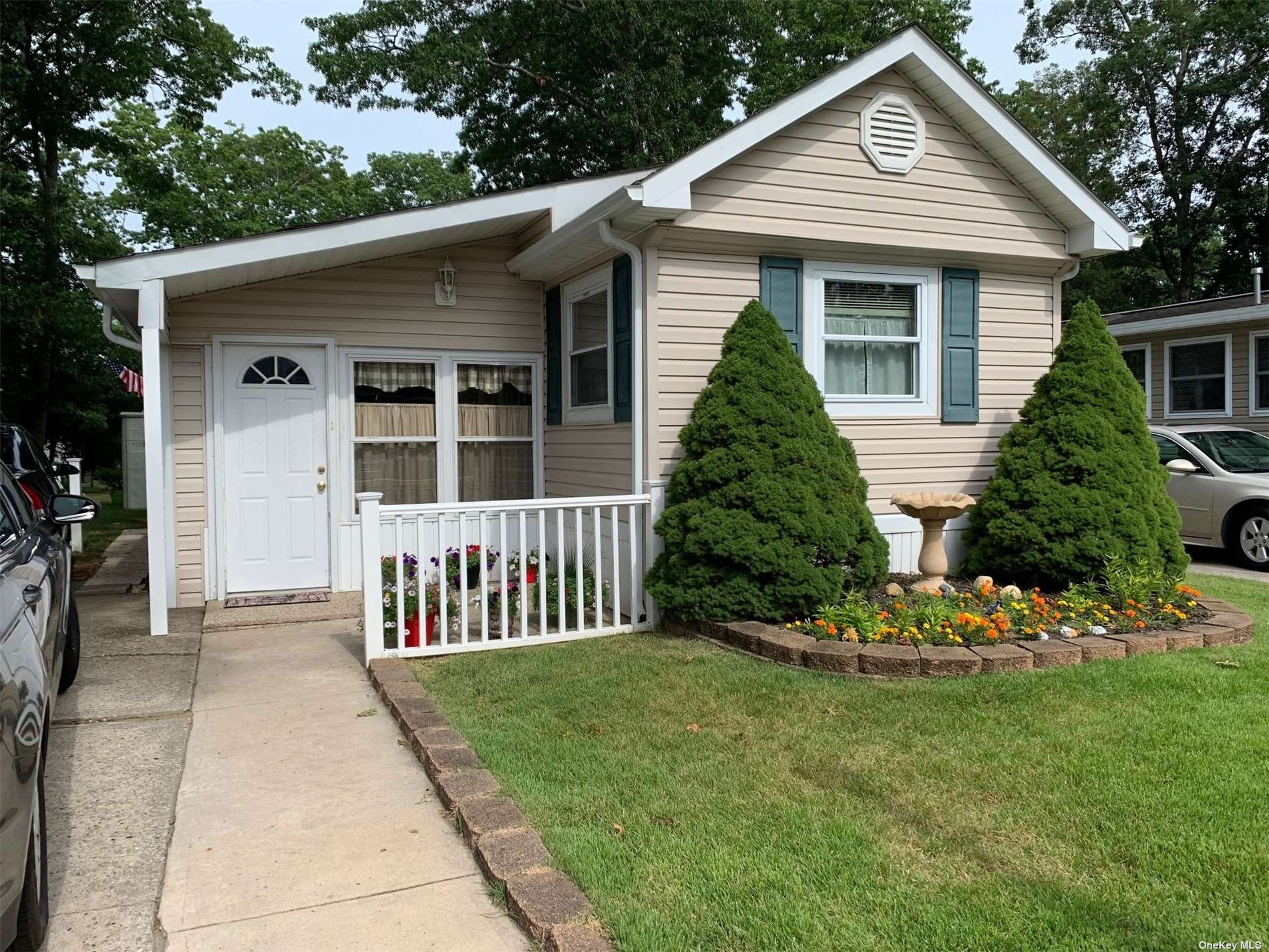 #1 photo, 1661-19 Old Country Road, Riverhead , NY 11901