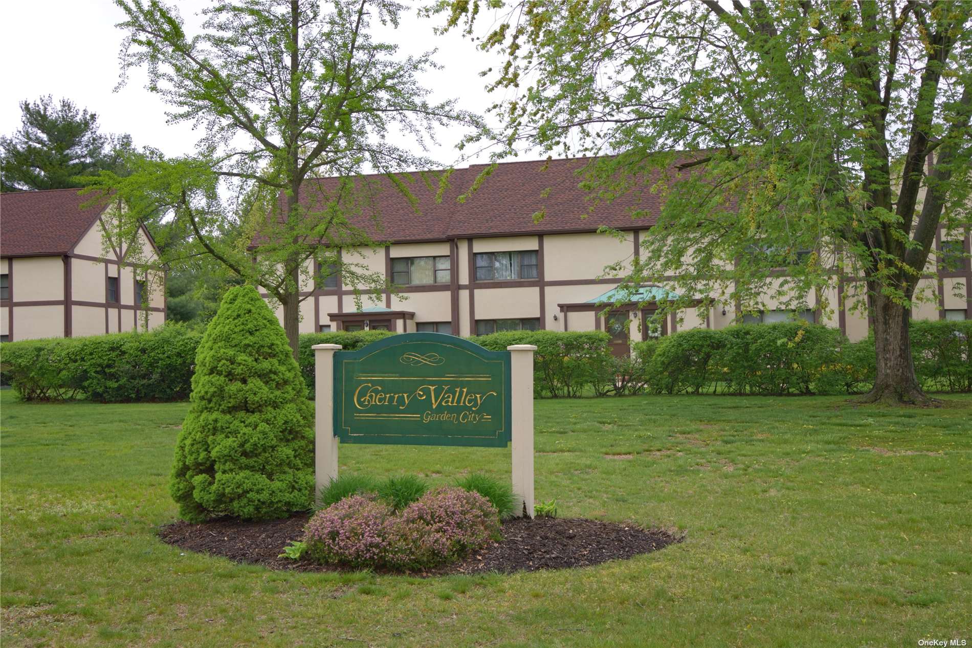 #1 photo, 129 Fifteenth Street, Garden City , NY 11530