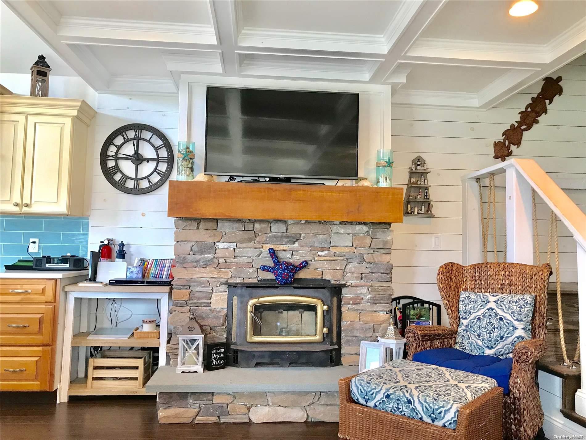 #3 photo, 342 Dehnhoff Walk, Ocean Beach , NY 11770