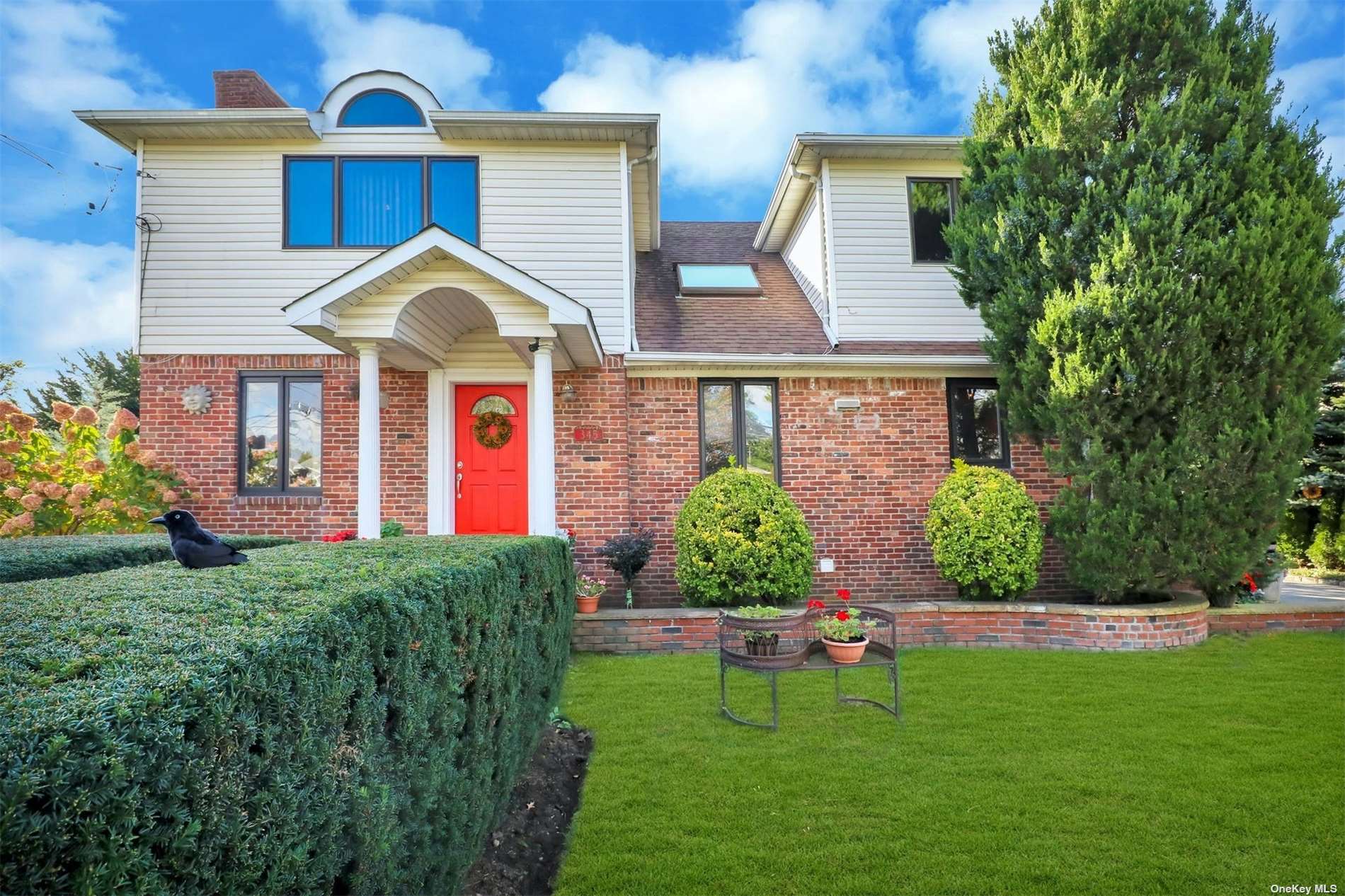 #1 photo, 345 Burkhard Avenue, ナッソー郡 Mineola , NY 11501