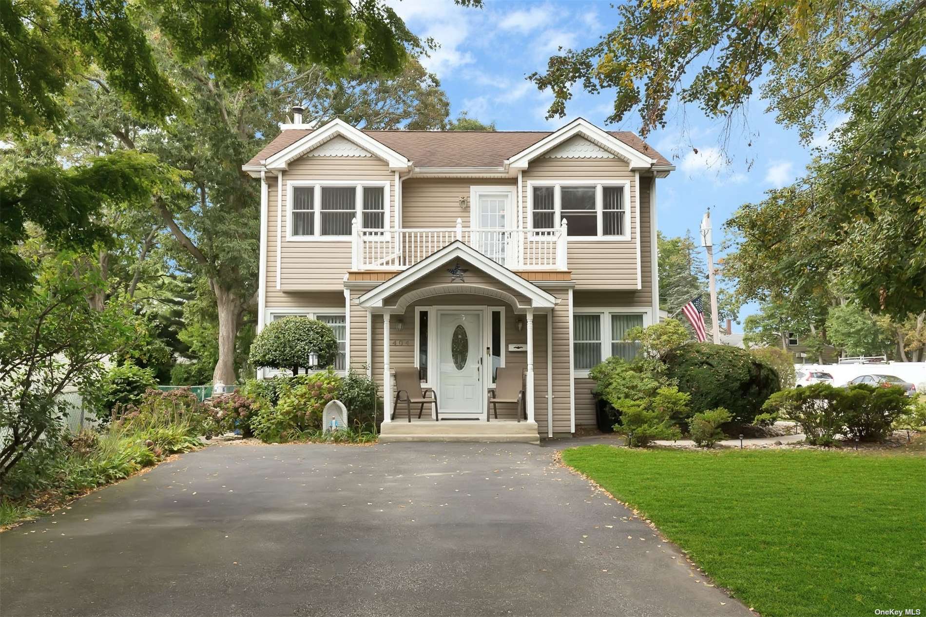 #1 photo, 404 Arnold Avenue, West Babylon , NY 11704