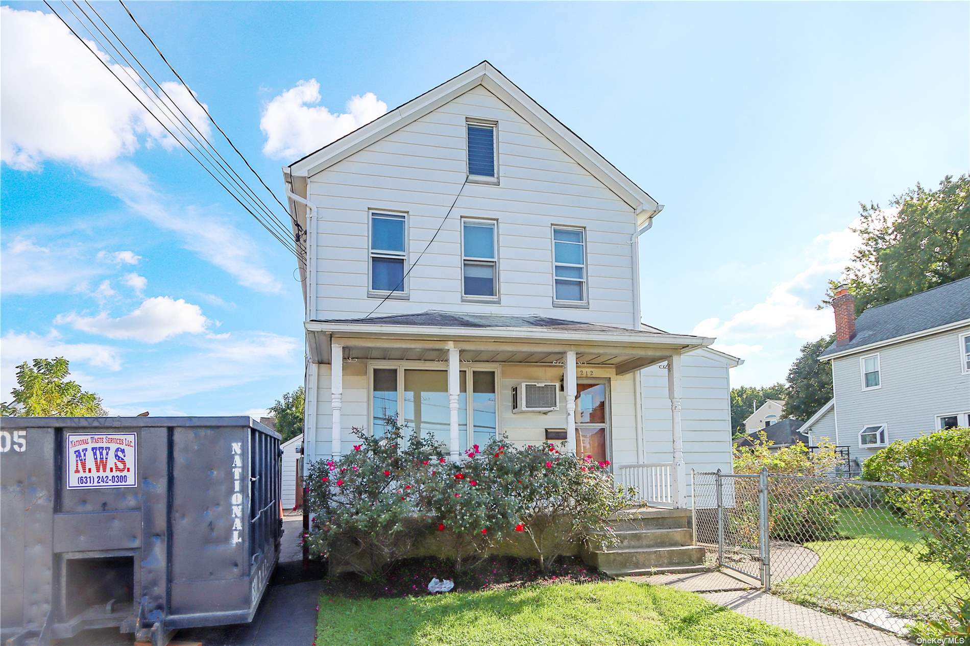 #1 photo, 212 Westbury Avenue, 롱 아일랜드 Carle Place , NY 11514