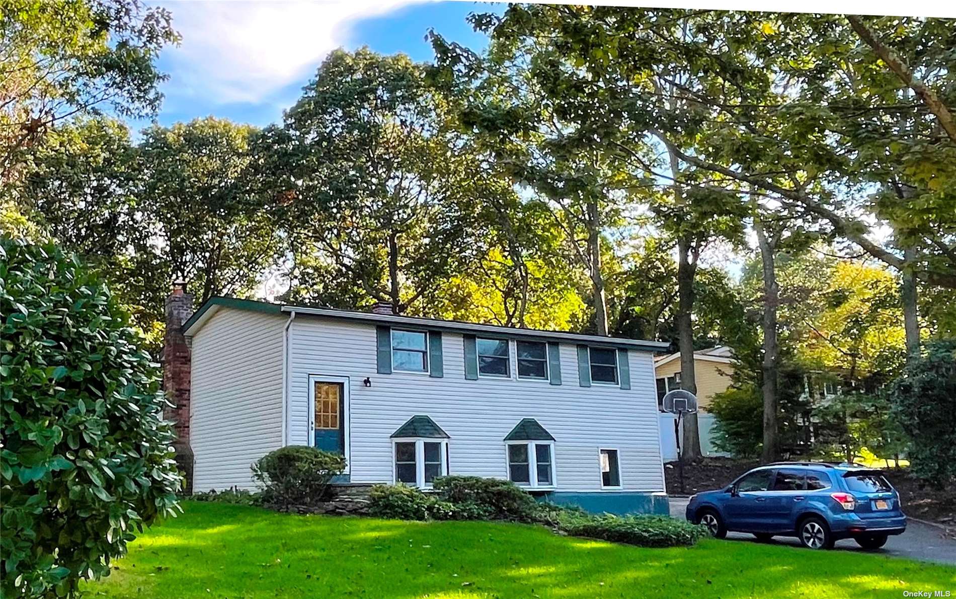 #1 photo, 28 Woodchuck Lane, East Setauket , NY 11733