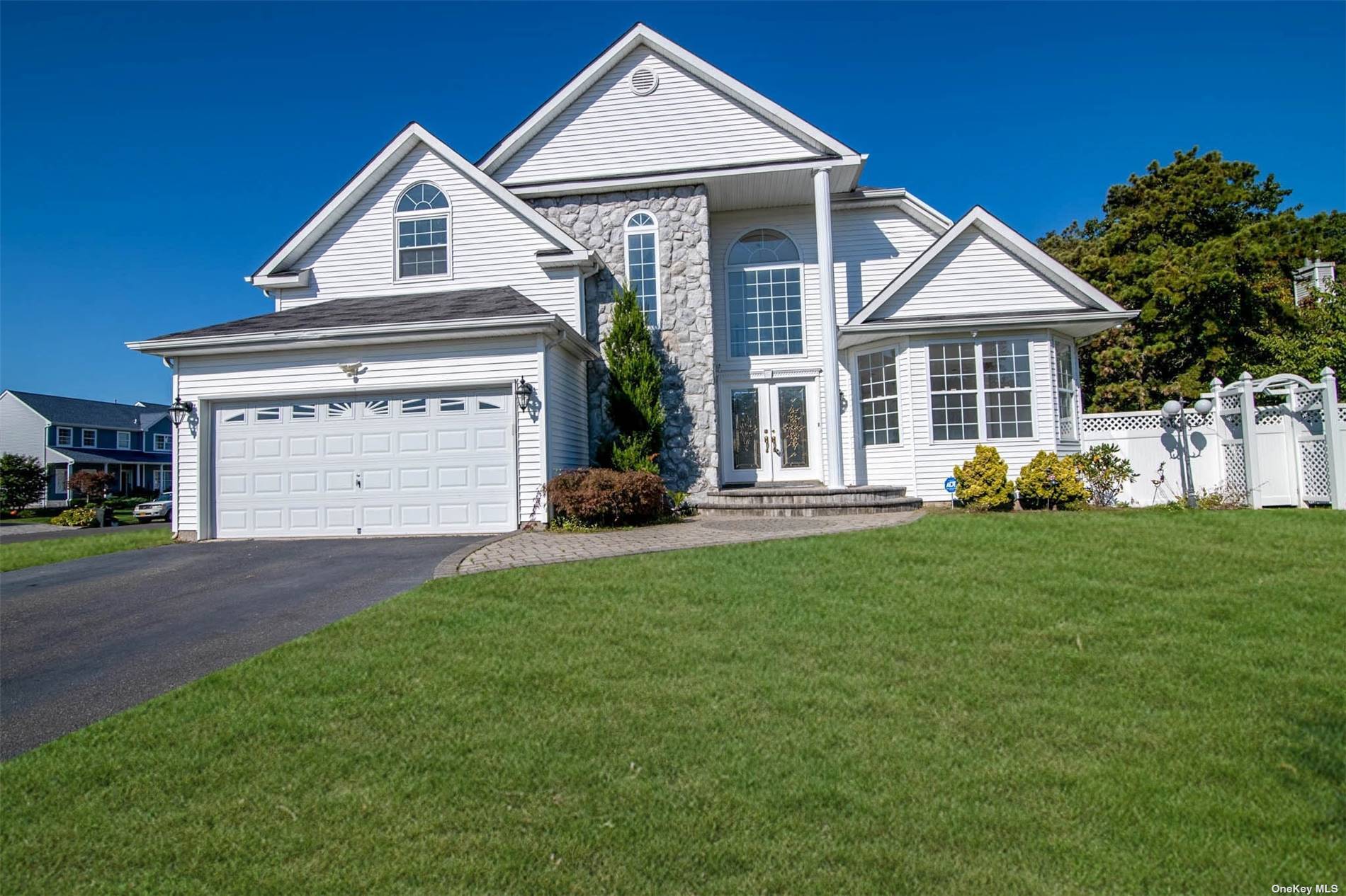 #1 photo, 2 Heather Court, Holtsville , NY 11742