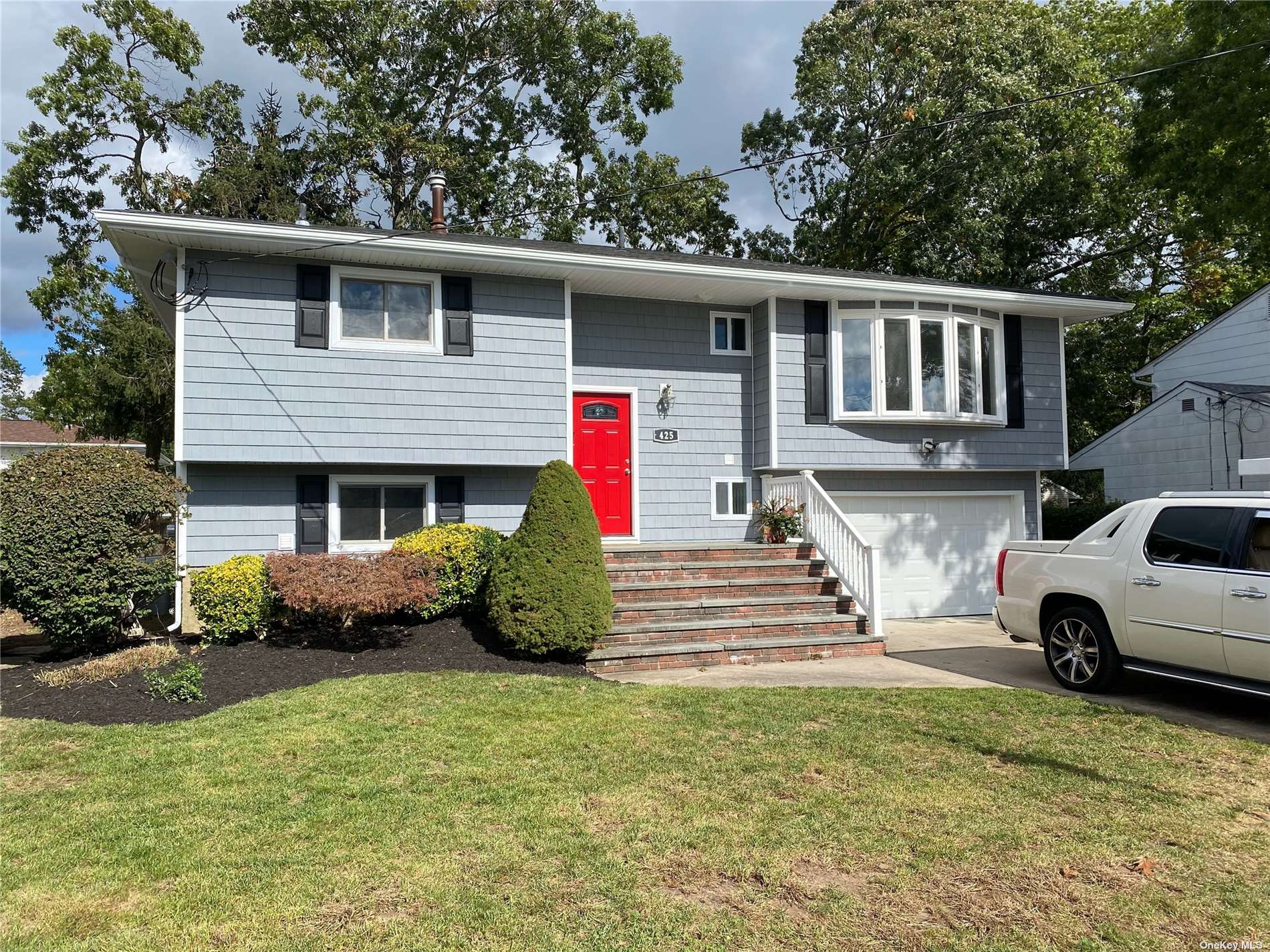 #1 photo, 425 Claremont Avenue, West Babylon , NY 11704