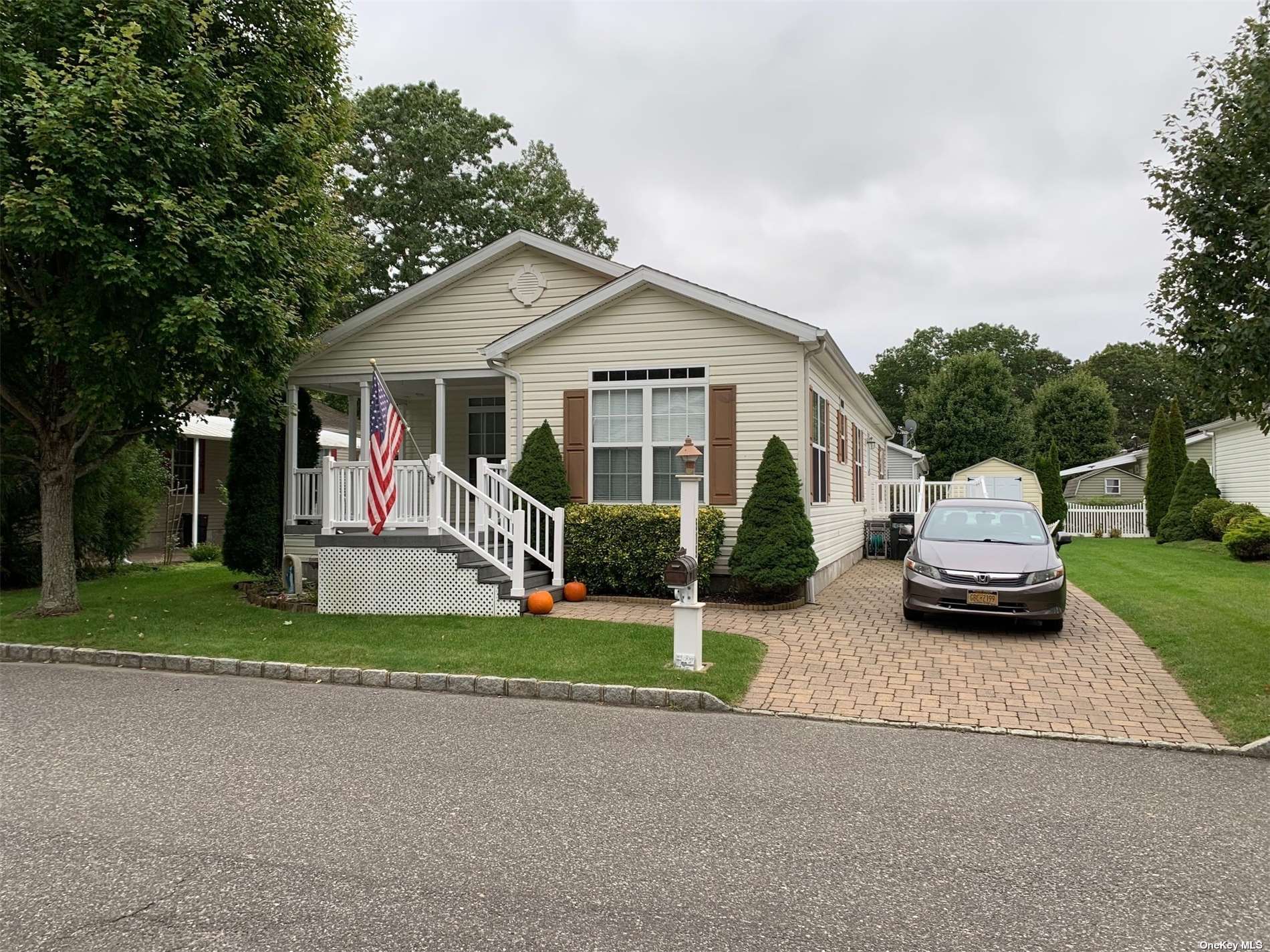 #1 photo, 1661-519 Old Country Road, Riverhead , NY 11901