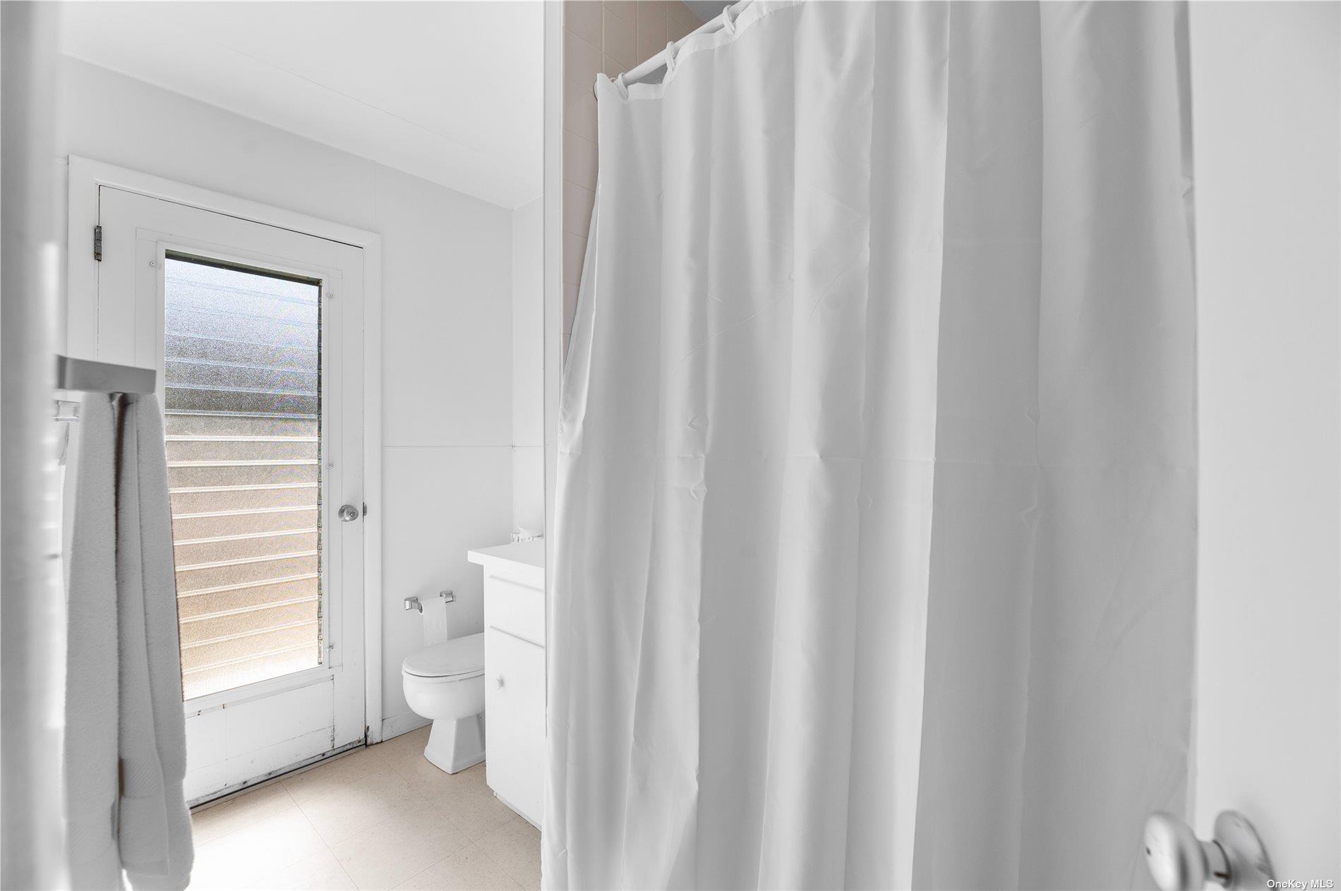 #10 photo, 32 Kelp Avenue, Seaview , NY 11770