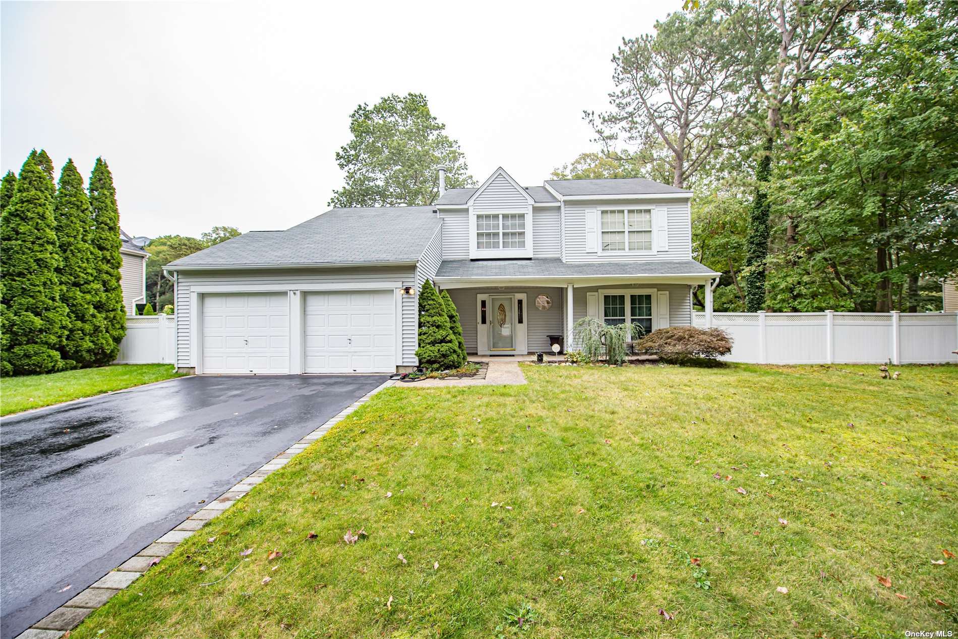 #1 photo, 19 Samantha Drive, 東長島 科勒姆 Coram , NY 11727