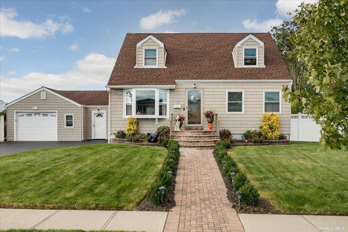 #1 photo, 16 Kissimee Road, Lindenhurst , NY 11757