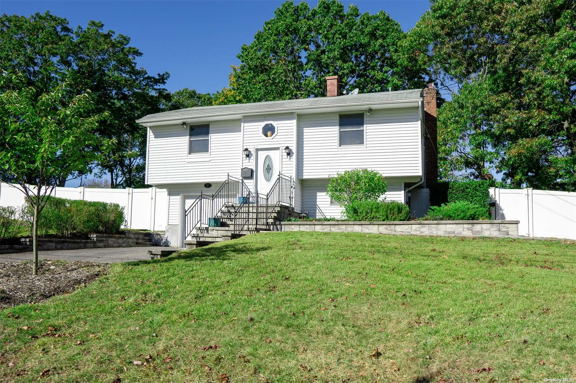 #1 photo, 1 Doe Lane, South Setauket , NY 11720