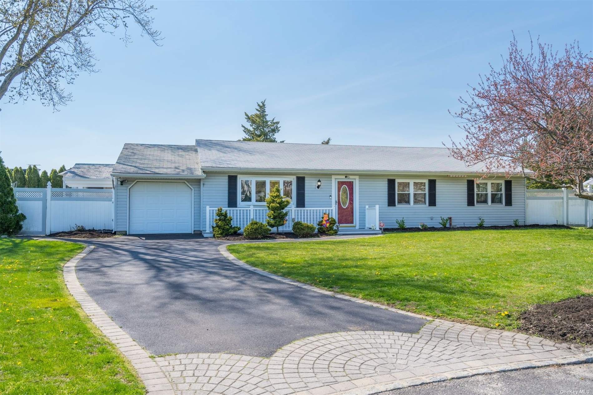 #1 photo, 1 Park Court, سوفولك Smithtown , NY 11787