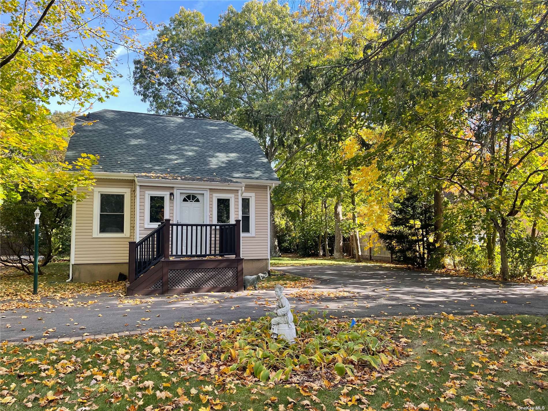 #1 photo, 16 Stratford Avenue, Greenlawn , NY 11740