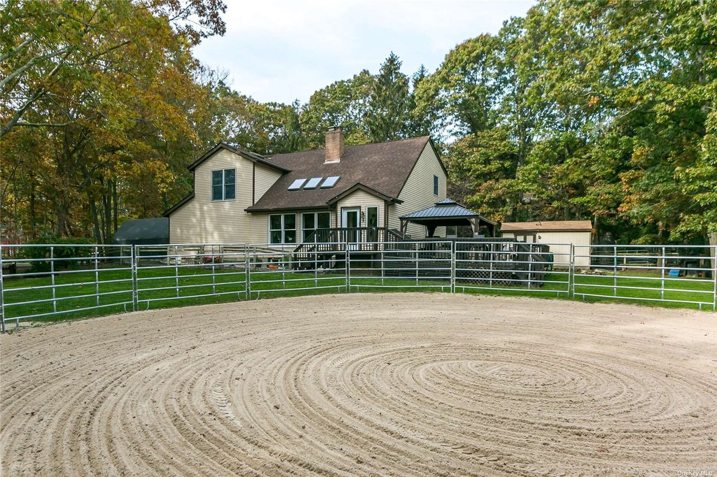 #1 photo, 95 Hunter Avenue, Саффолк ‖ Miller Place , NY 11764